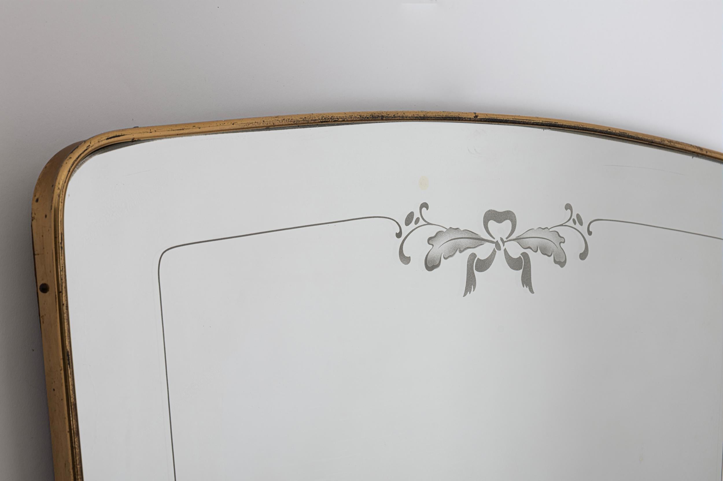Mid-20th Century Italian early 1950s brass frame wall mirror with etching For Sale