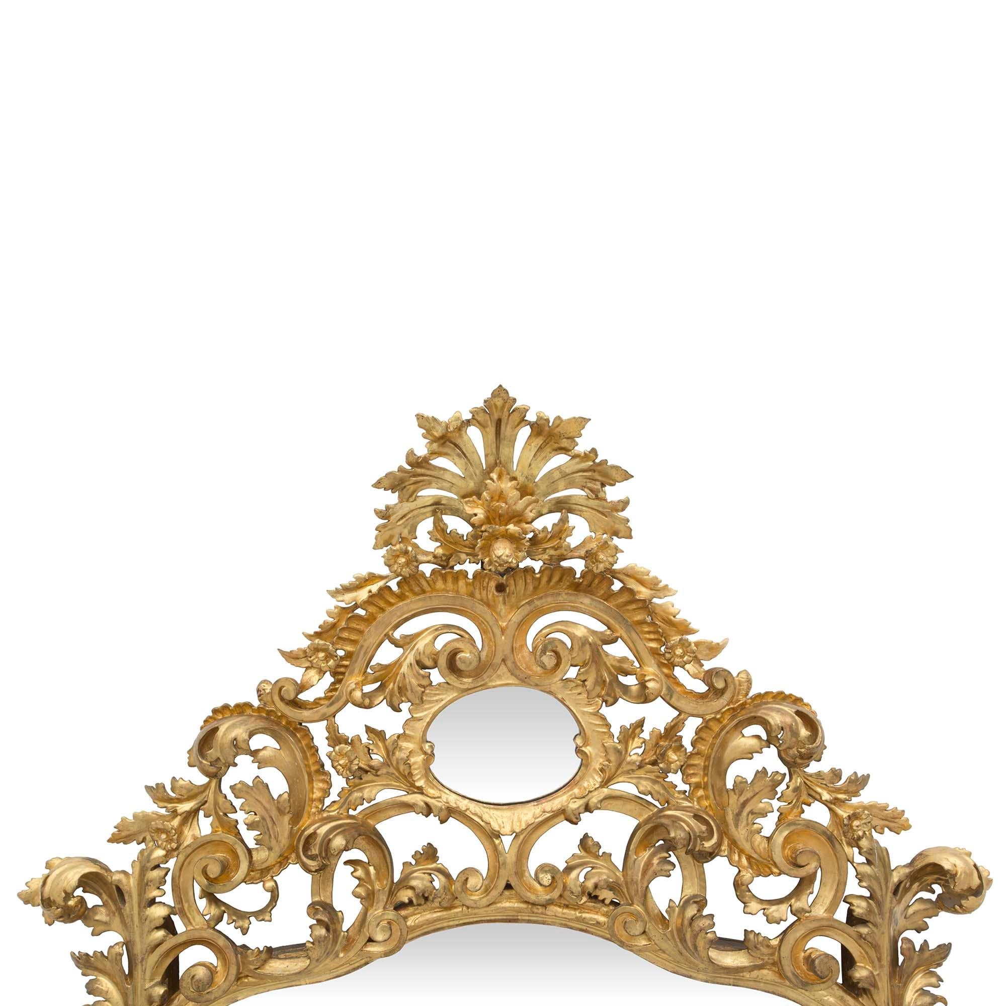 Italian Early 19th Century Baroque Giltwood Mirror In Good Condition For Sale In West Palm Beach, FL
