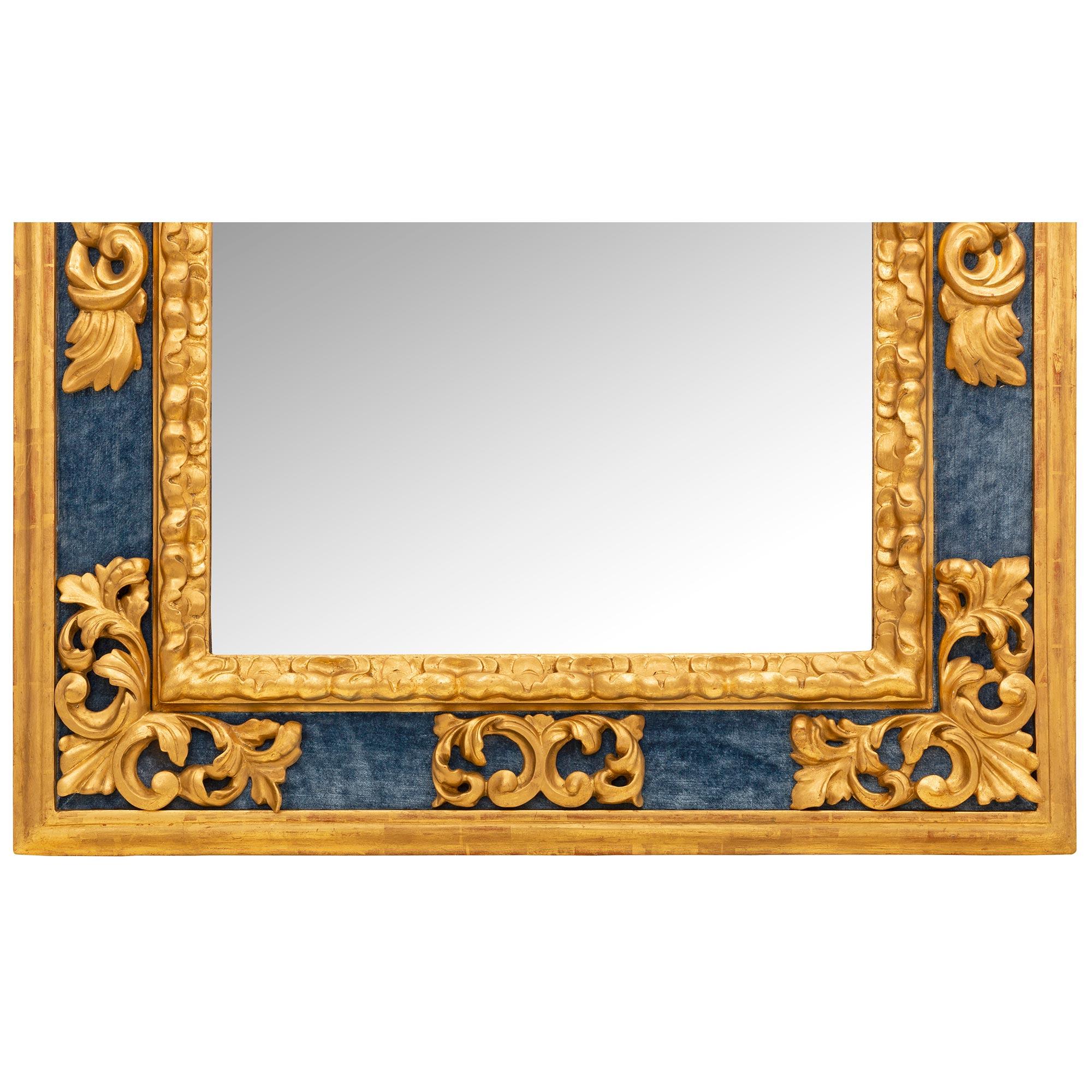 Italian Early 19th Century Baroque St. Giltwood and Blue Velvet Mirror For Sale 4