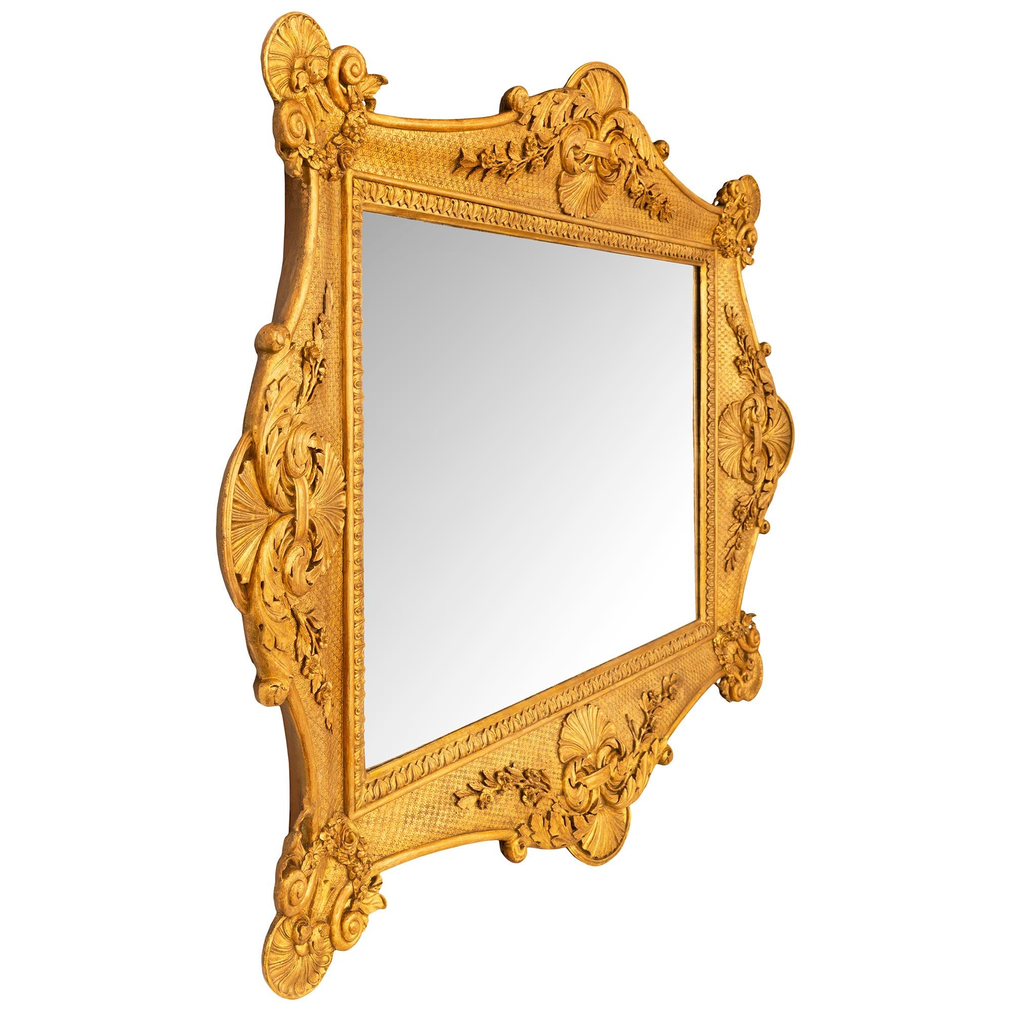 Baroque Miroir baroque italien du début du 19e siècle en bois doré en vente