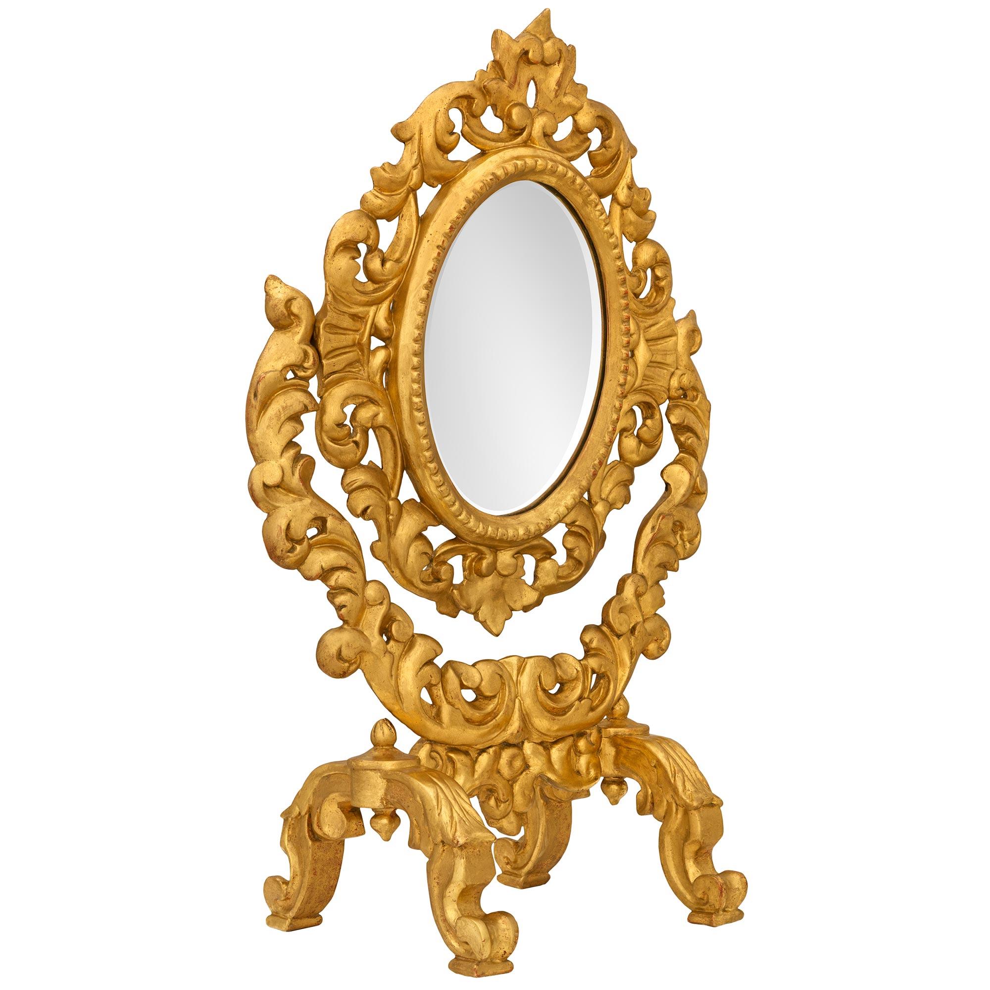 Baroque Miroir baroque italien du début du 19e siècle en bois doré en vente