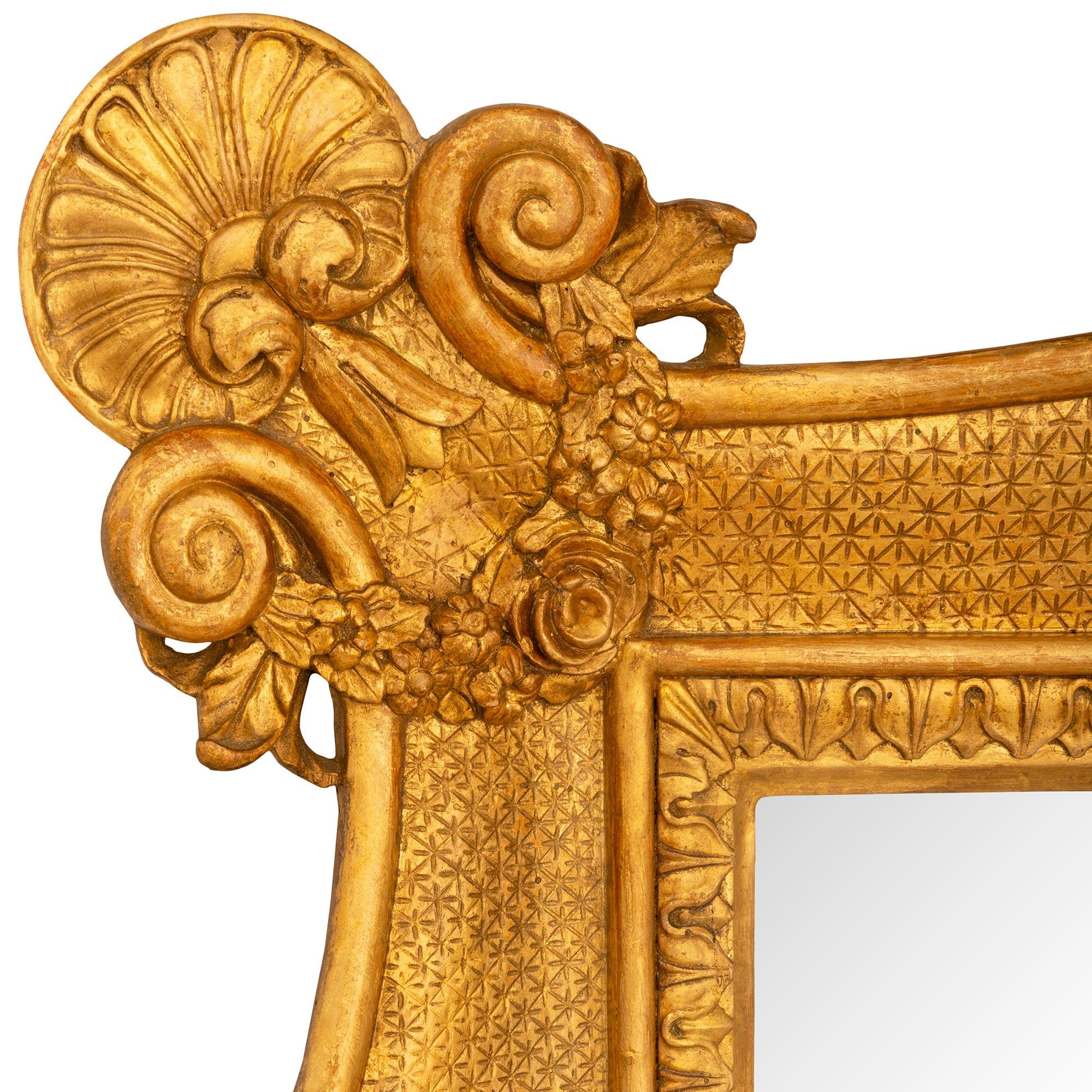 Miroir baroque italien du début du 19e siècle en bois doré Bon état - En vente à West Palm Beach, FL
