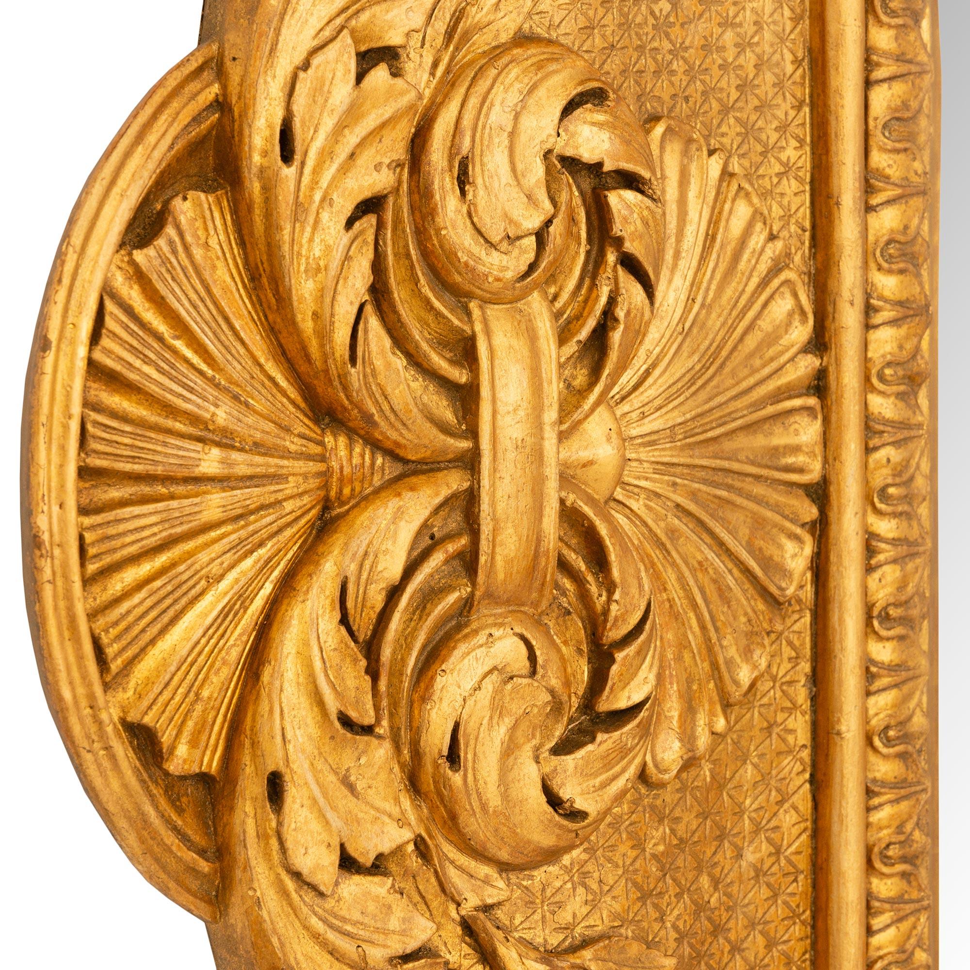 Miroir baroque italien du début du 19e siècle en bois doré en vente 1