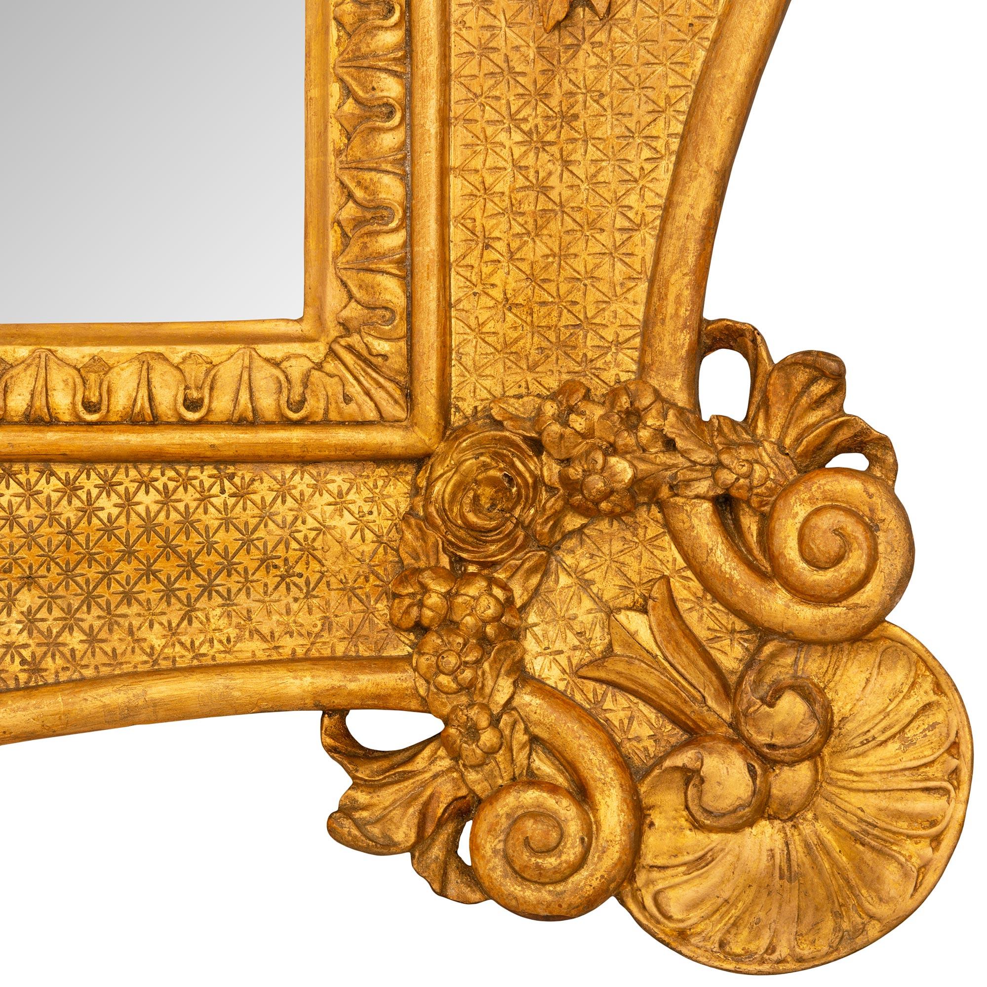 Miroir baroque italien du début du 19e siècle en bois doré en vente 2