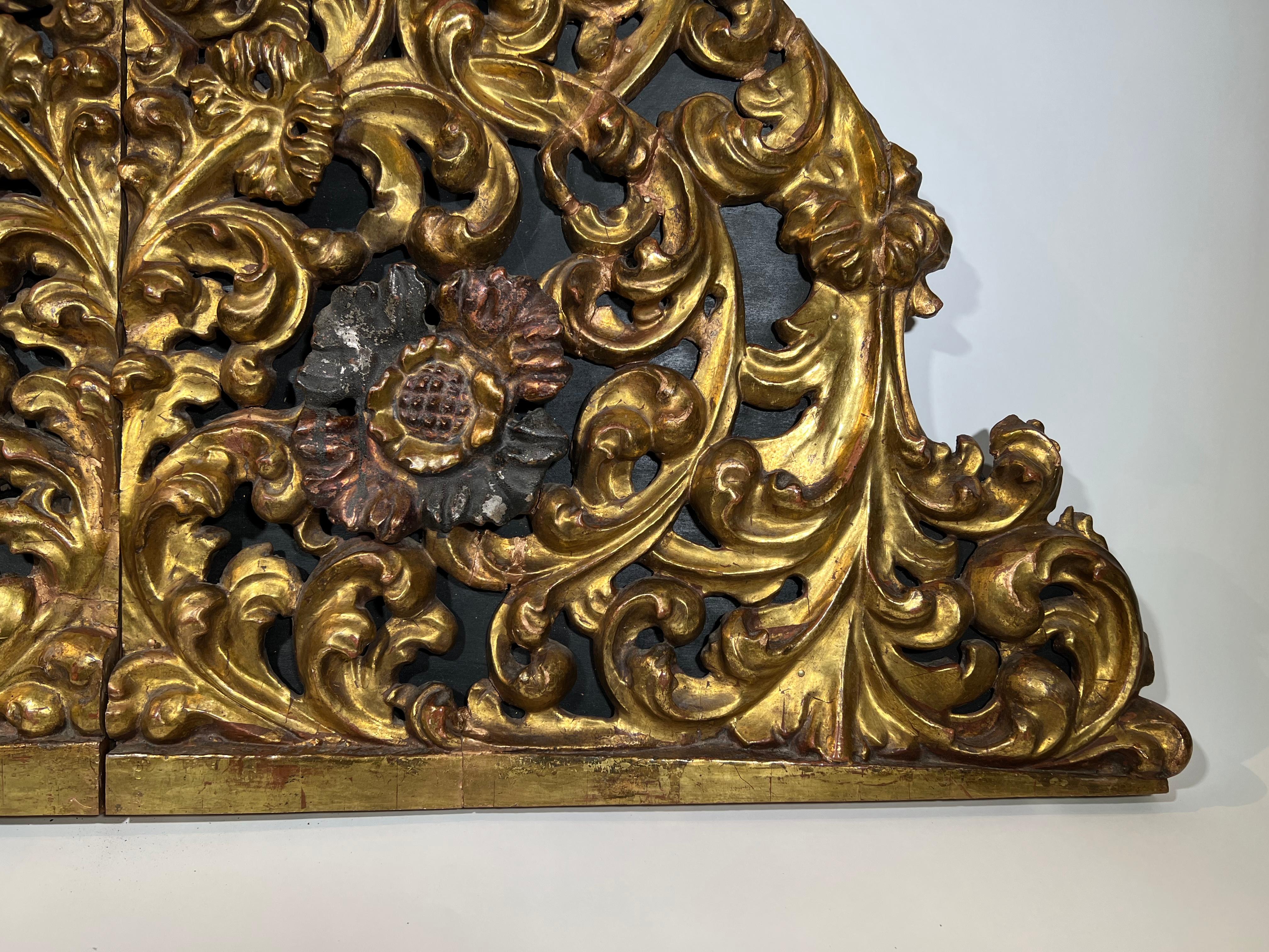 Italian Early 19th Century “Boisserie” In Gilded Wood For Sale 7