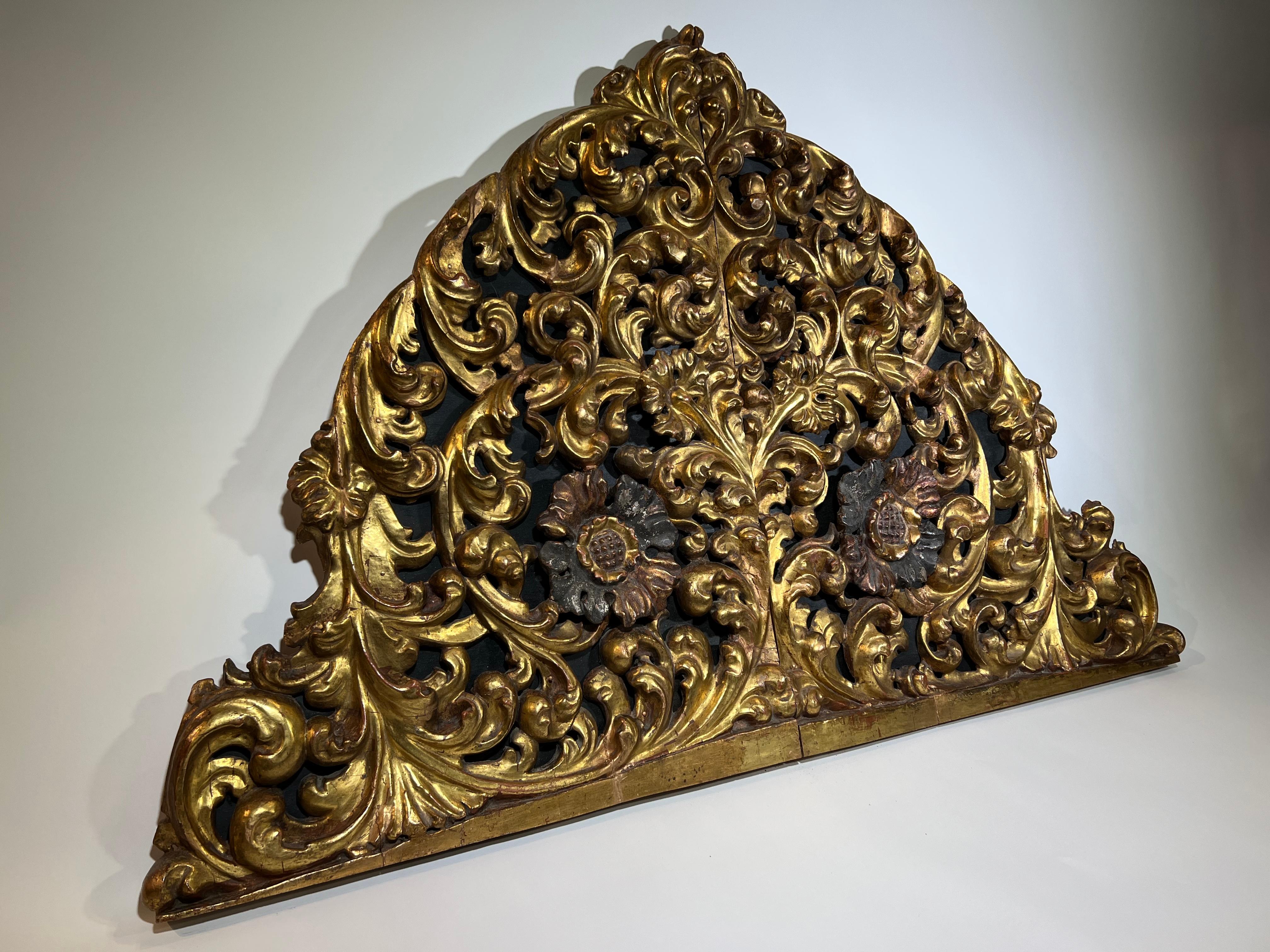 Italian Early 19th Century “Boisserie” In Gilded Wood For Sale 8