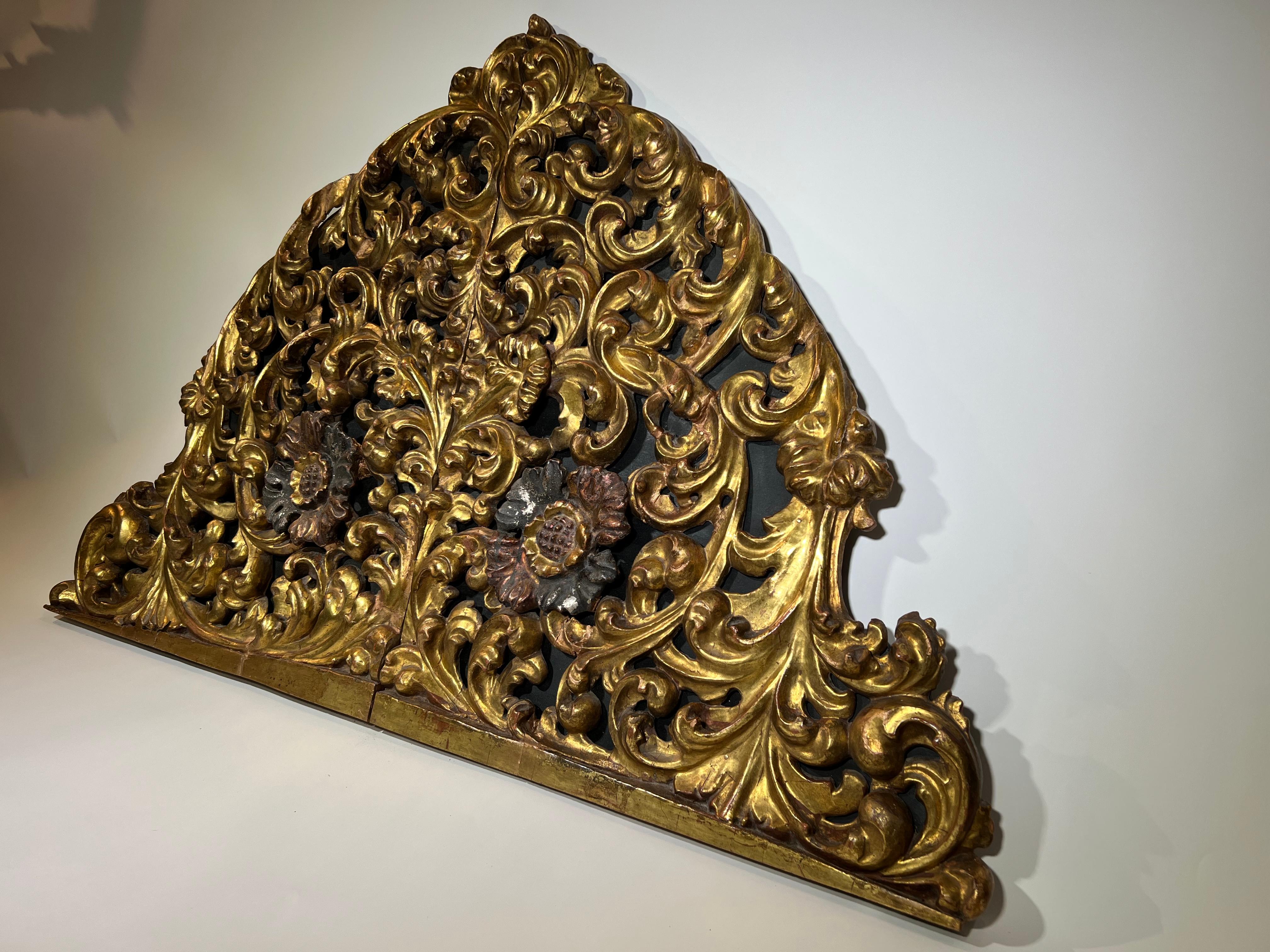 Italian Early 19th Century “Boisserie” In Gilded Wood For Sale 9