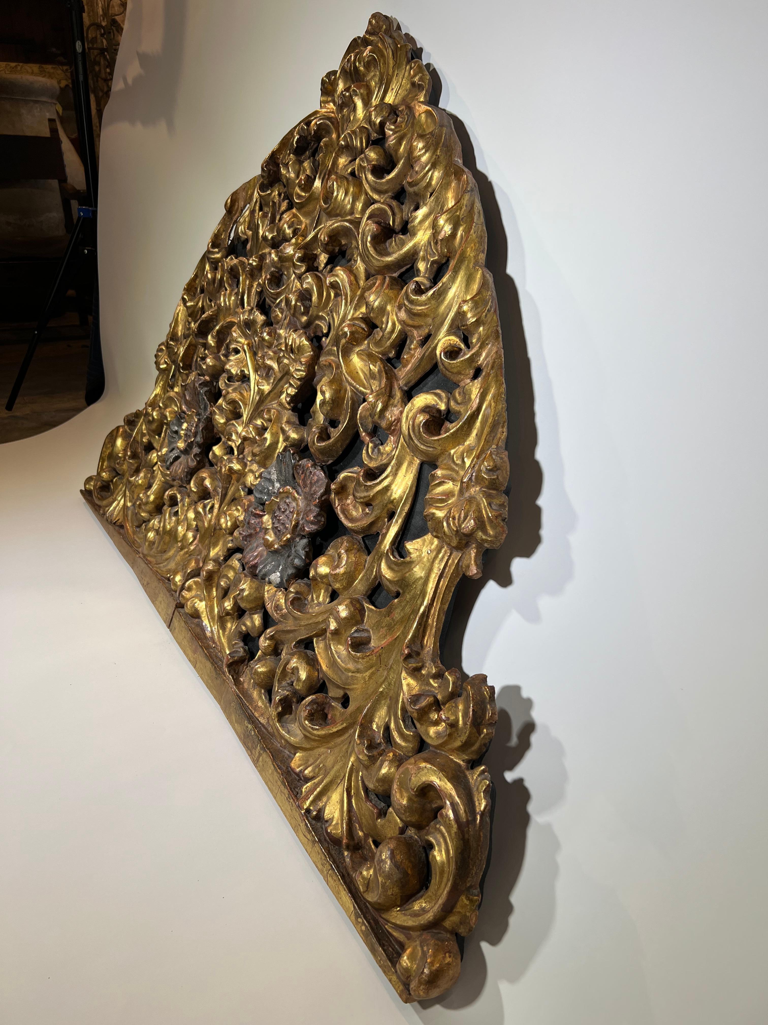 Italian Early 19th Century “Boisserie” In Gilded Wood For Sale 10