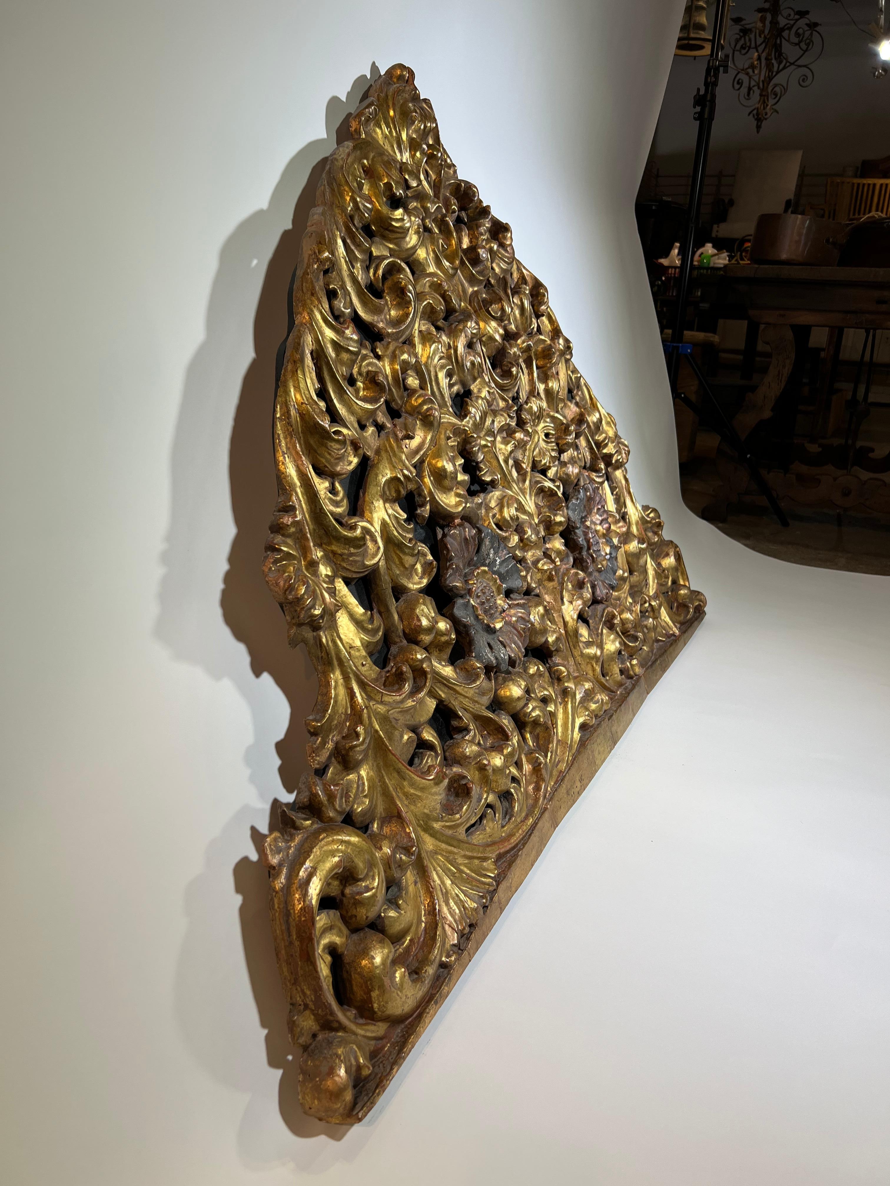Italian Early 19th Century “Boisserie” In Gilded Wood For Sale 11