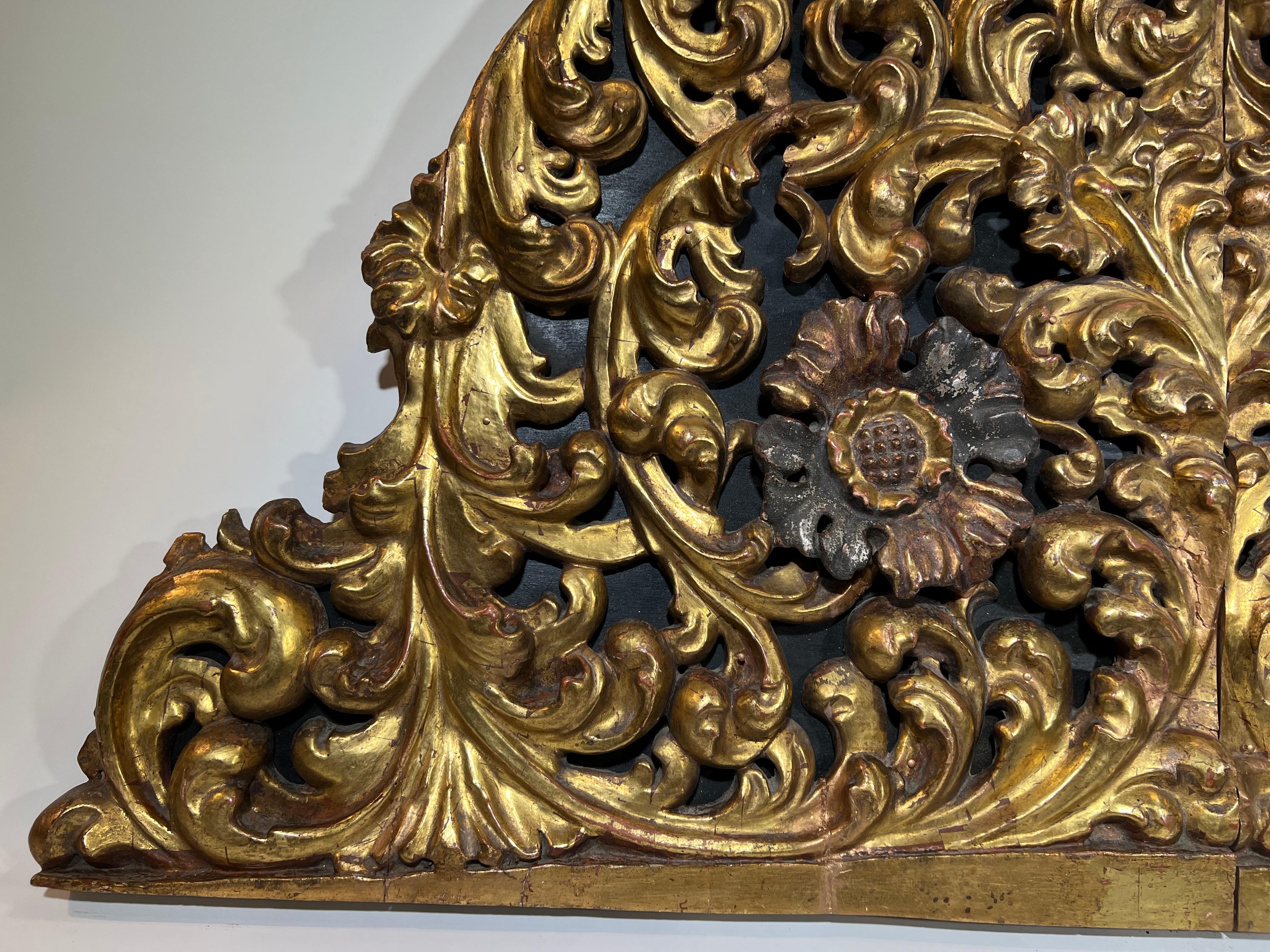 Italian Early 19th Century “Boisserie” In Gilded Wood For Sale 2