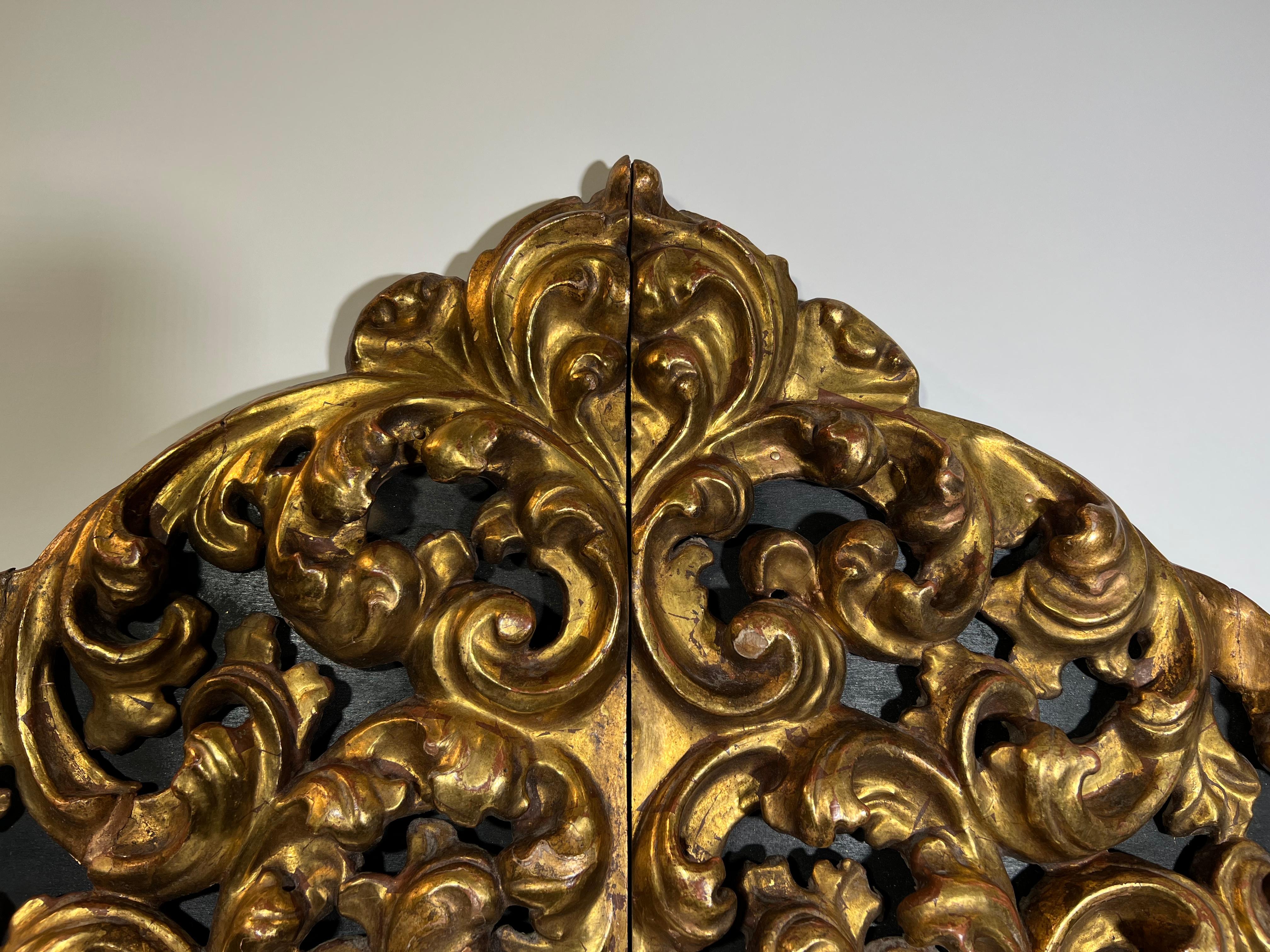 Italian Early 19th Century “Boisserie” In Gilded Wood For Sale 3