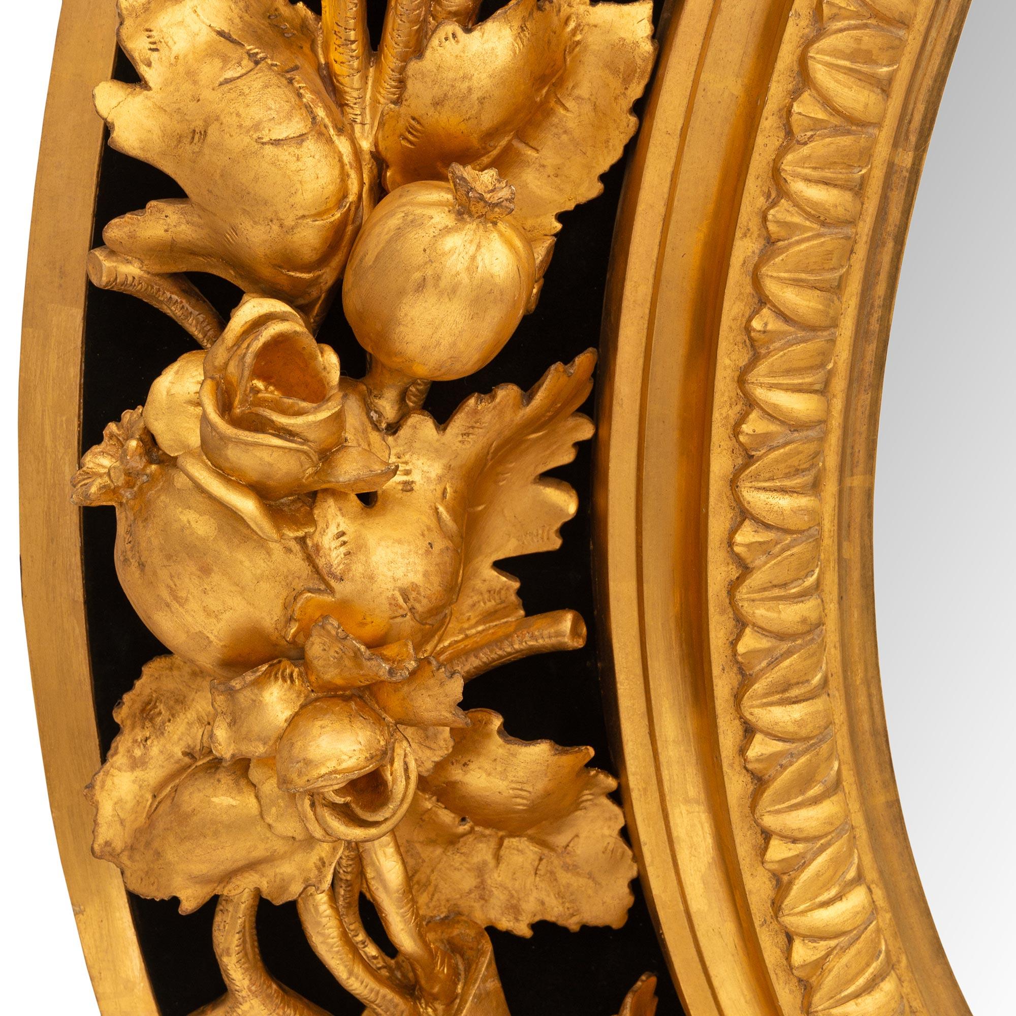 Italian early 19th century Giltwood and black Velvet mirror For Sale 1