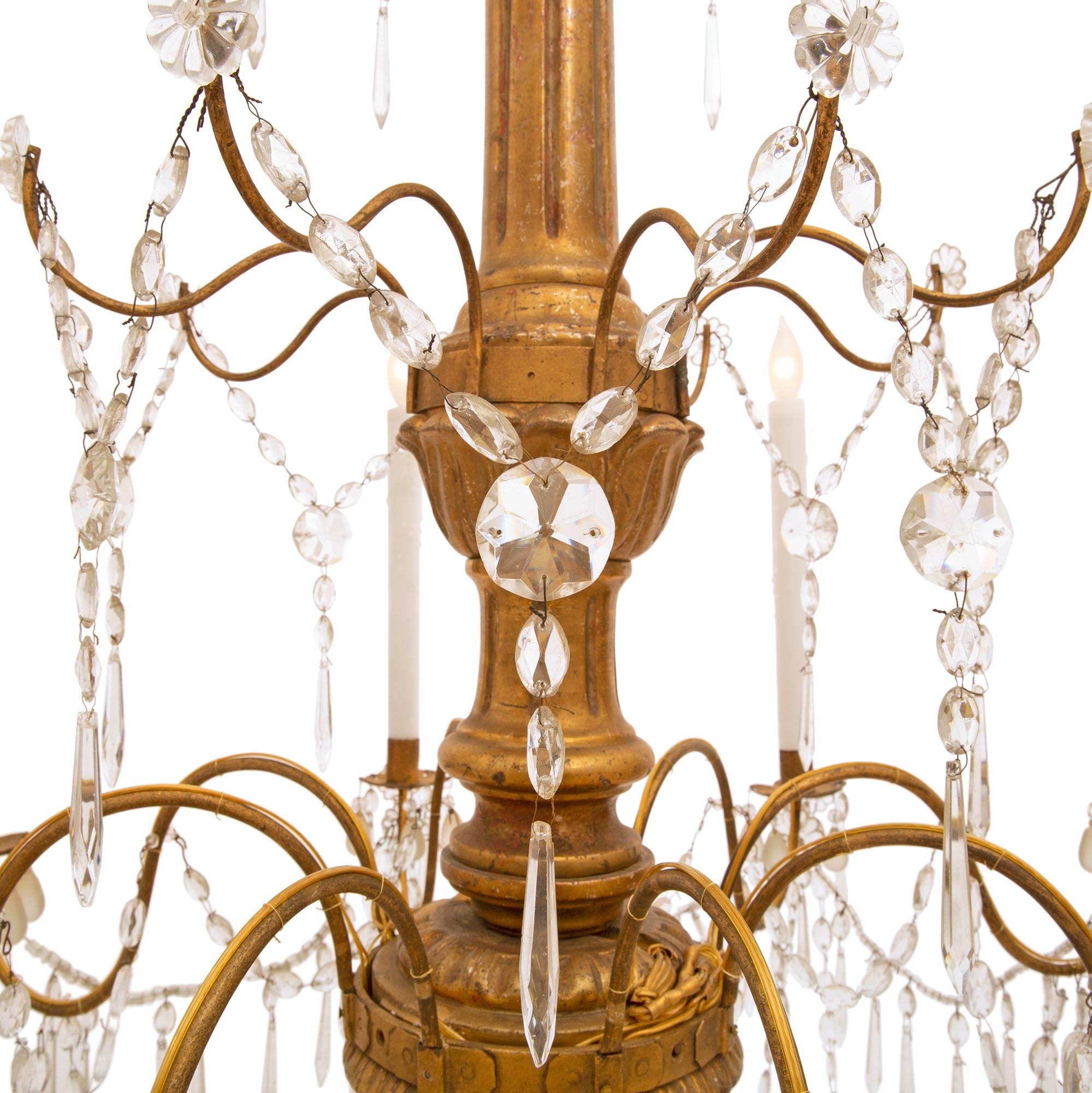 Italian Early 19th Century Giltwood and Crystal Chandelier For Sale 1