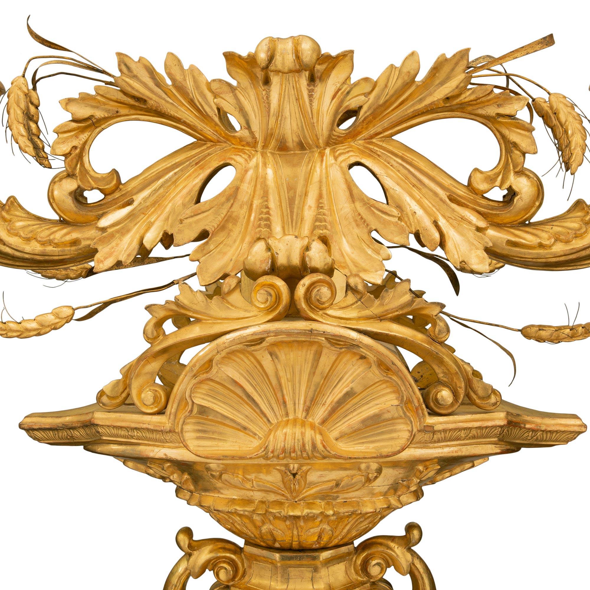 Lampadaire italien en bois doré du début du XIXe siècle en vente 2
