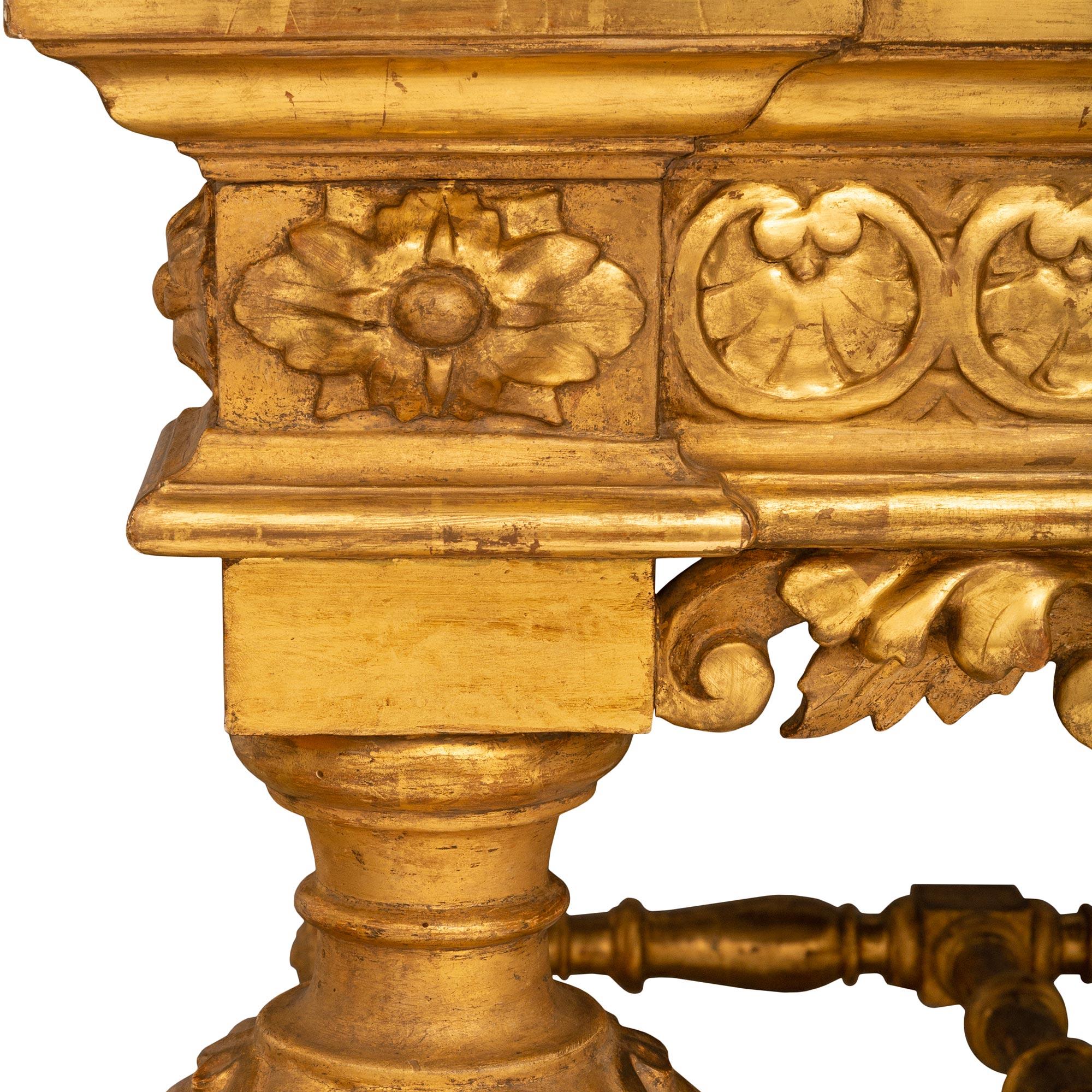 Mesa de centro italiana de principios del siglo XIX de madera dorada de San Luis XIV y mármol gris Mármol en venta