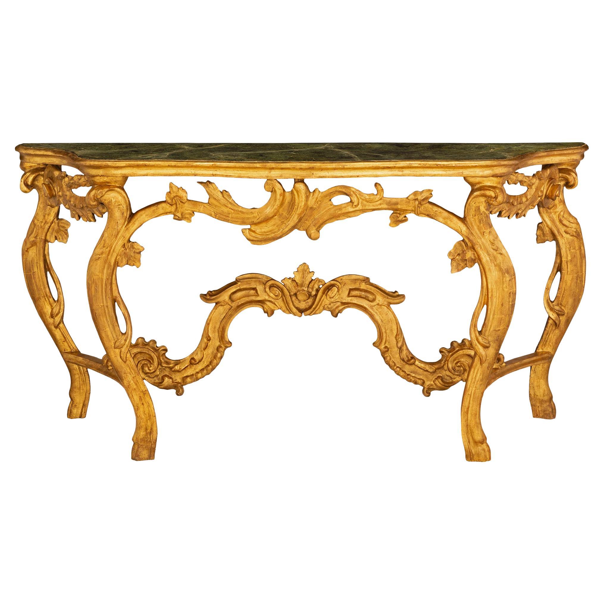 Console italienne du début du 19e siècle en bois doré et faux marbre peint de style Louis XV en vente