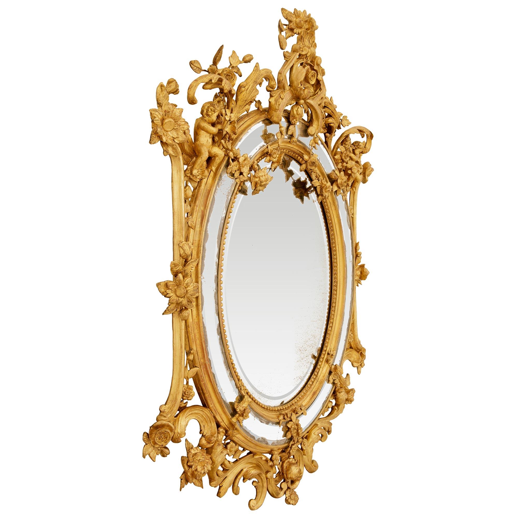Français Miroir italien du début du 19ème siècle en bois doré de style Louis XV en vente