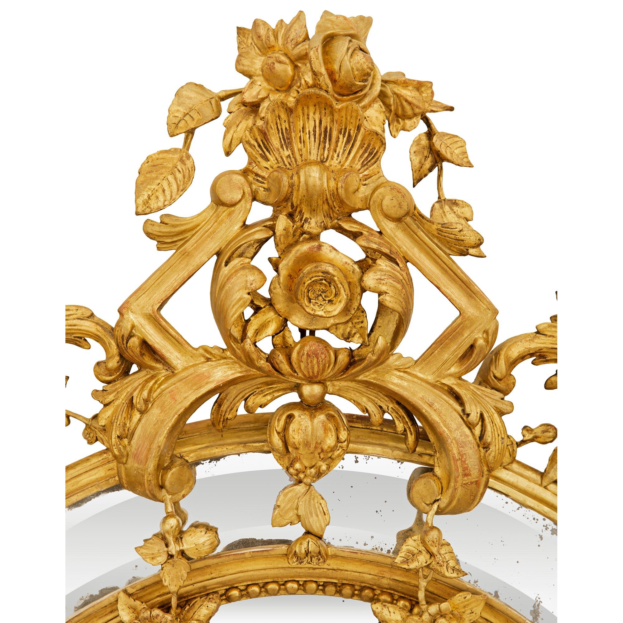 Miroir italien du début du 19ème siècle en bois doré de style Louis XV Bon état - En vente à West Palm Beach, FL