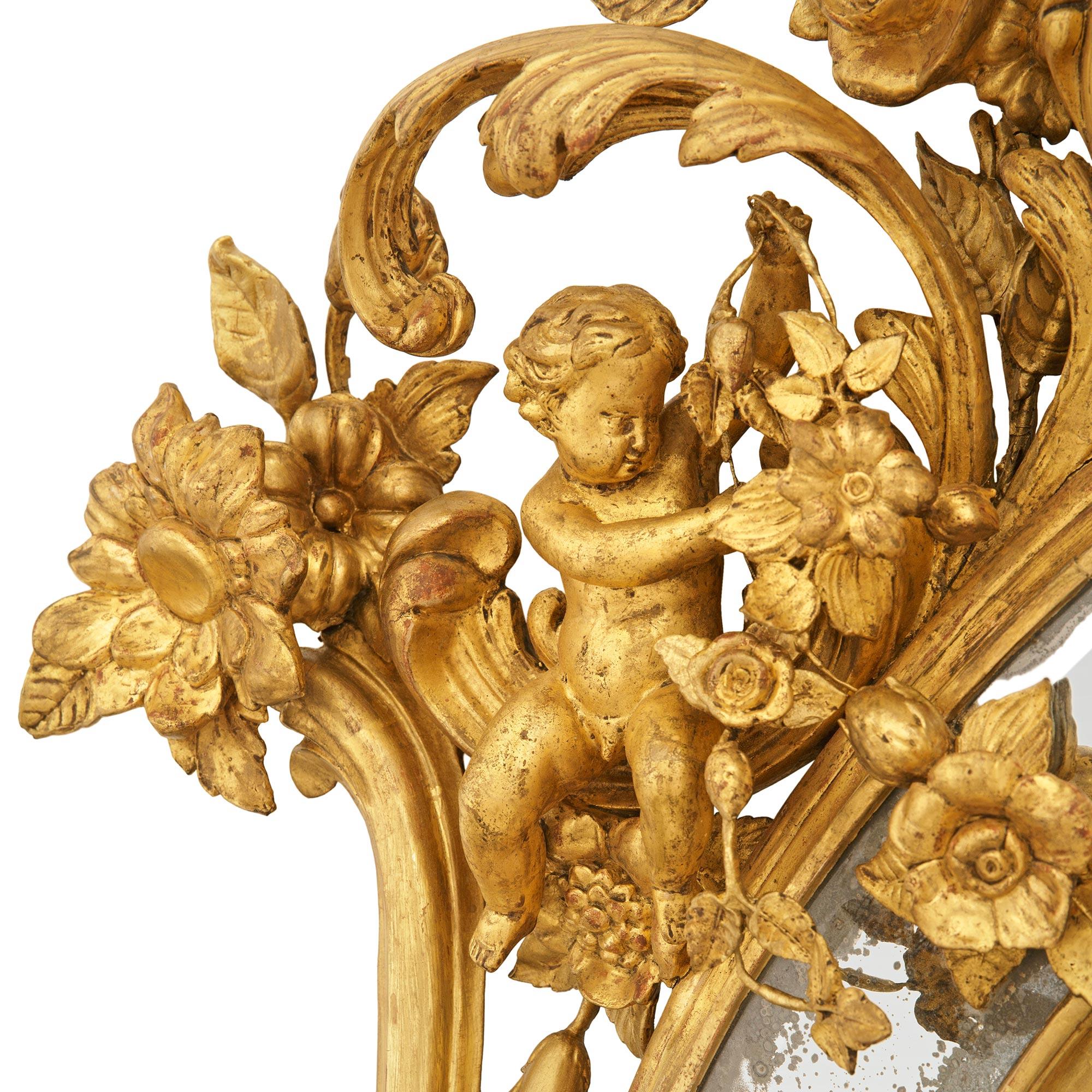XIXe siècle Miroir italien du début du 19ème siècle en bois doré de style Louis XV en vente