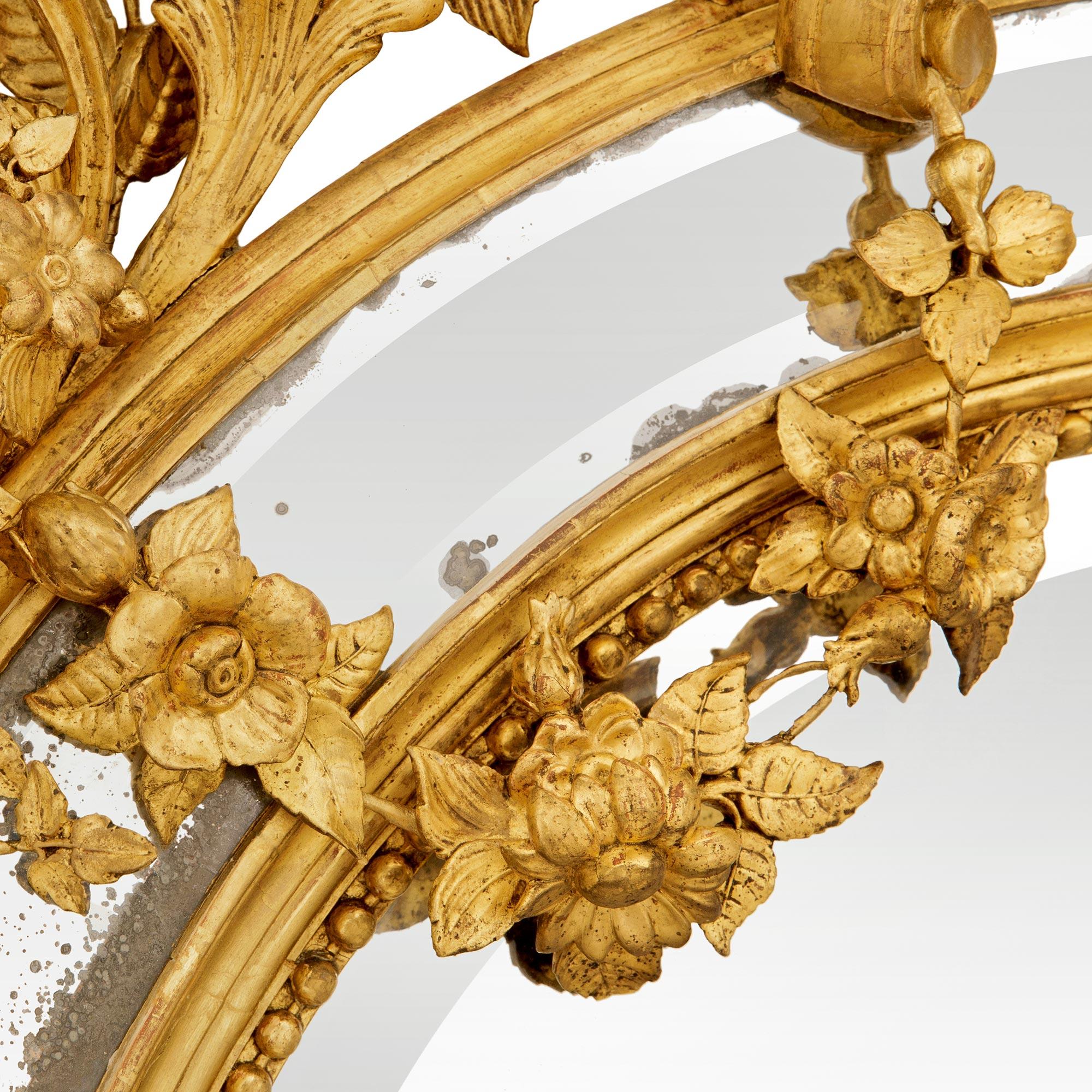 Miroir italien du début du 19ème siècle en bois doré de style Louis XV en vente 1
