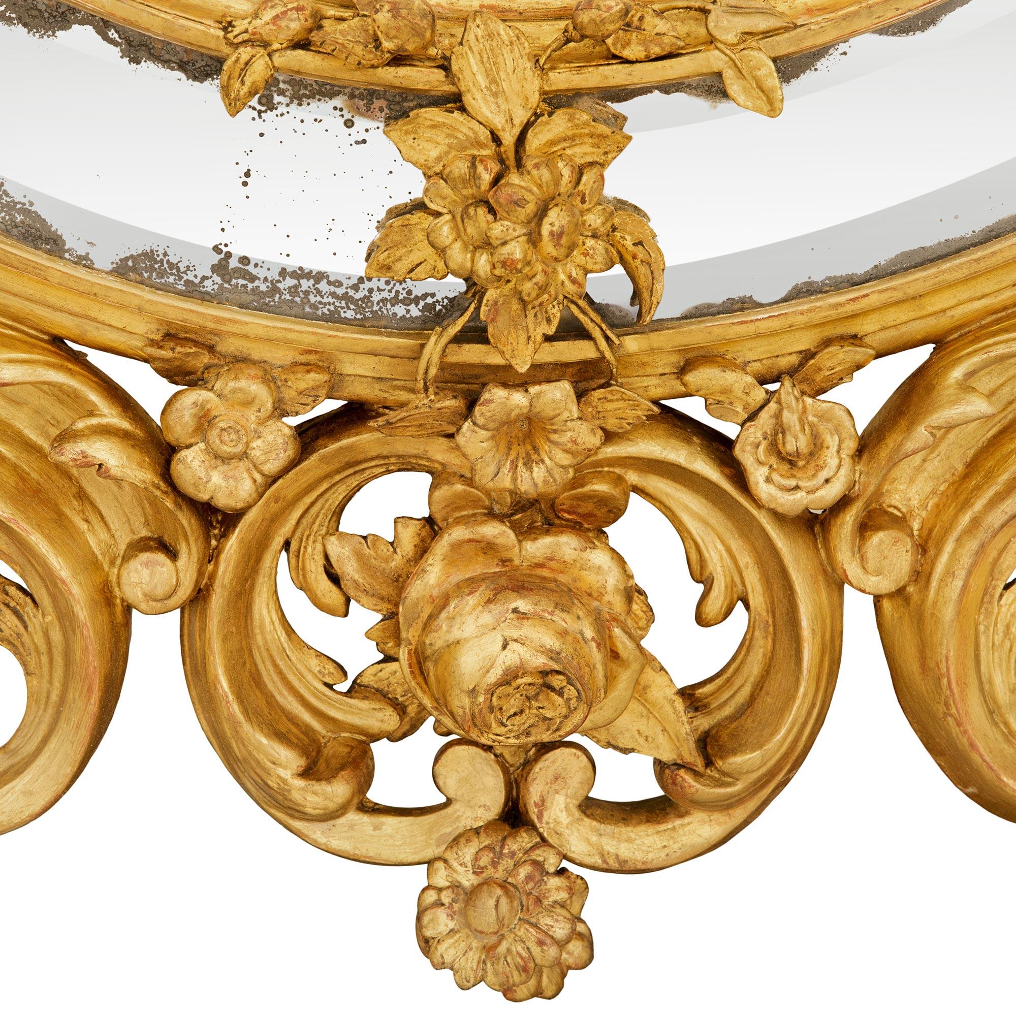 Miroir italien du début du 19ème siècle en bois doré de style Louis XV en vente 3