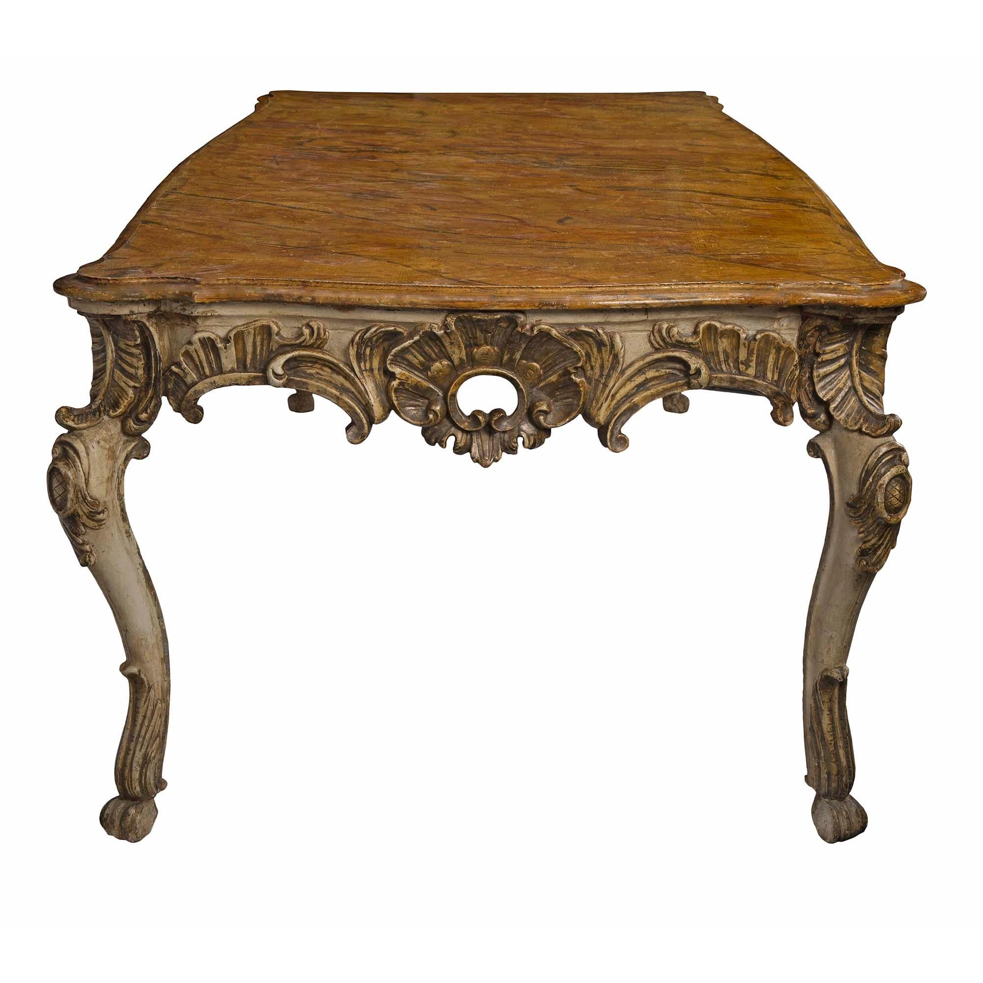 Italian Early 19th Century Louis XV St. Patinated and Mecca Dining Table In Good Condition For Sale In West Palm Beach, FL