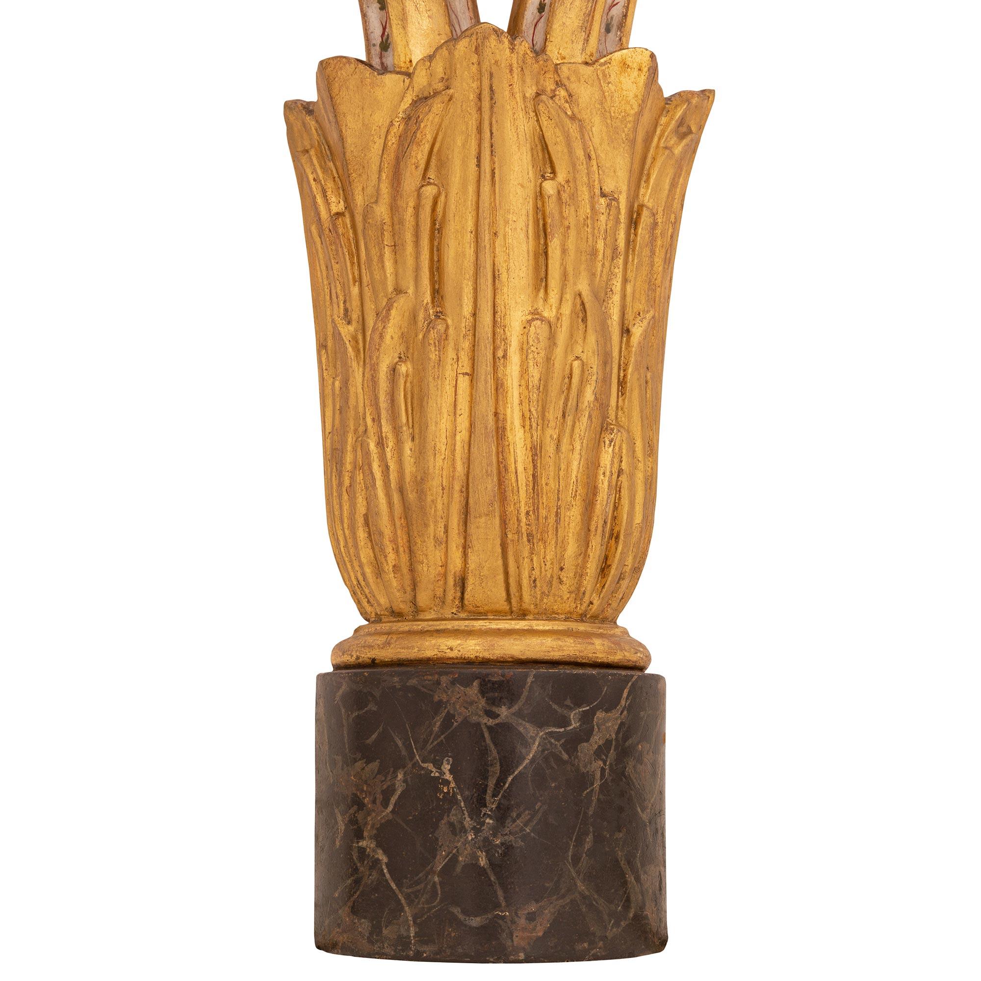 Italienische Konsole aus vergoldetem Holz und Marmor im Louis-XVI-Stil des frühen 19. Jahrhunderts im Angebot 4