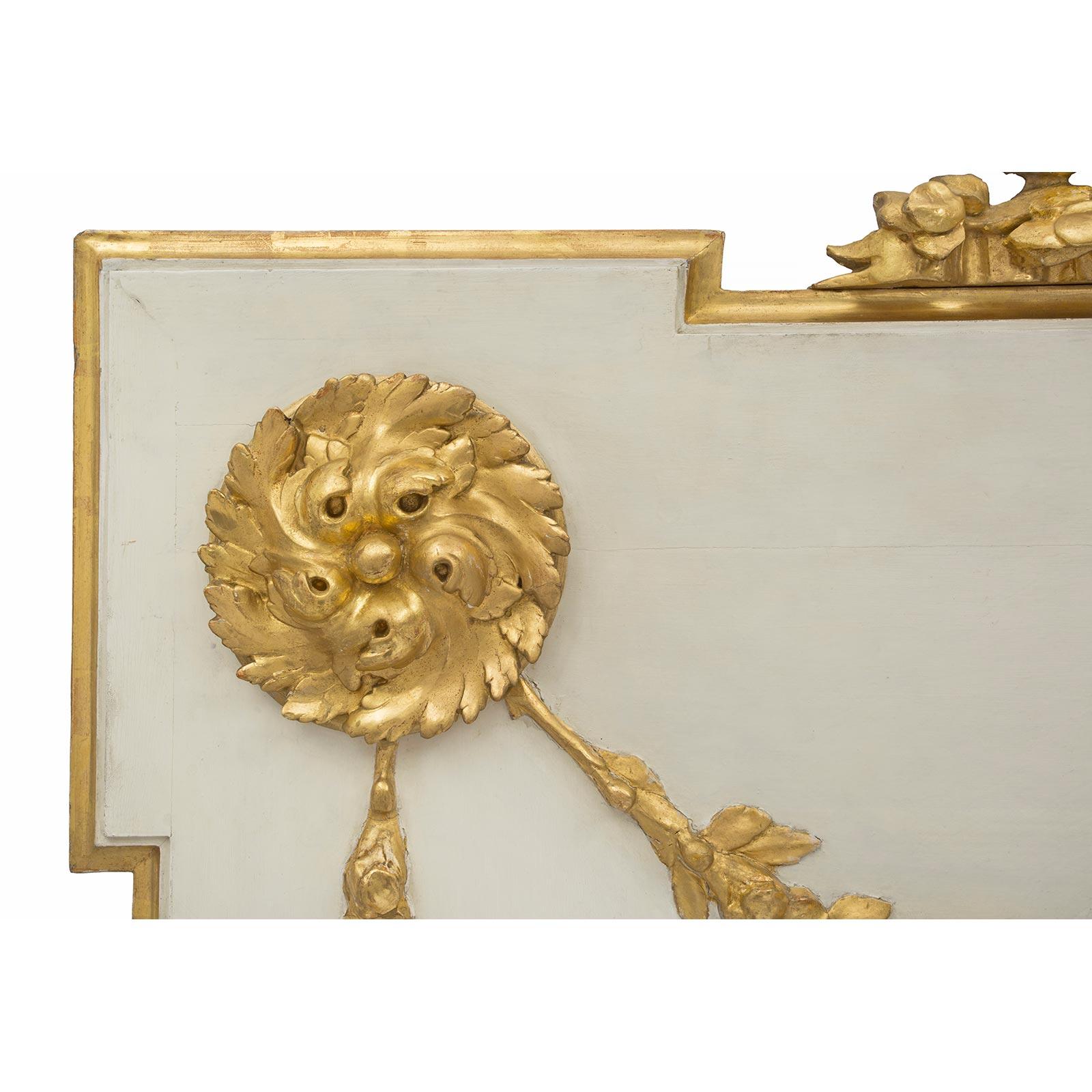 Italian Early 19th Century Louis XVI St. Off White And Gilt Square Mirror For Sale 1