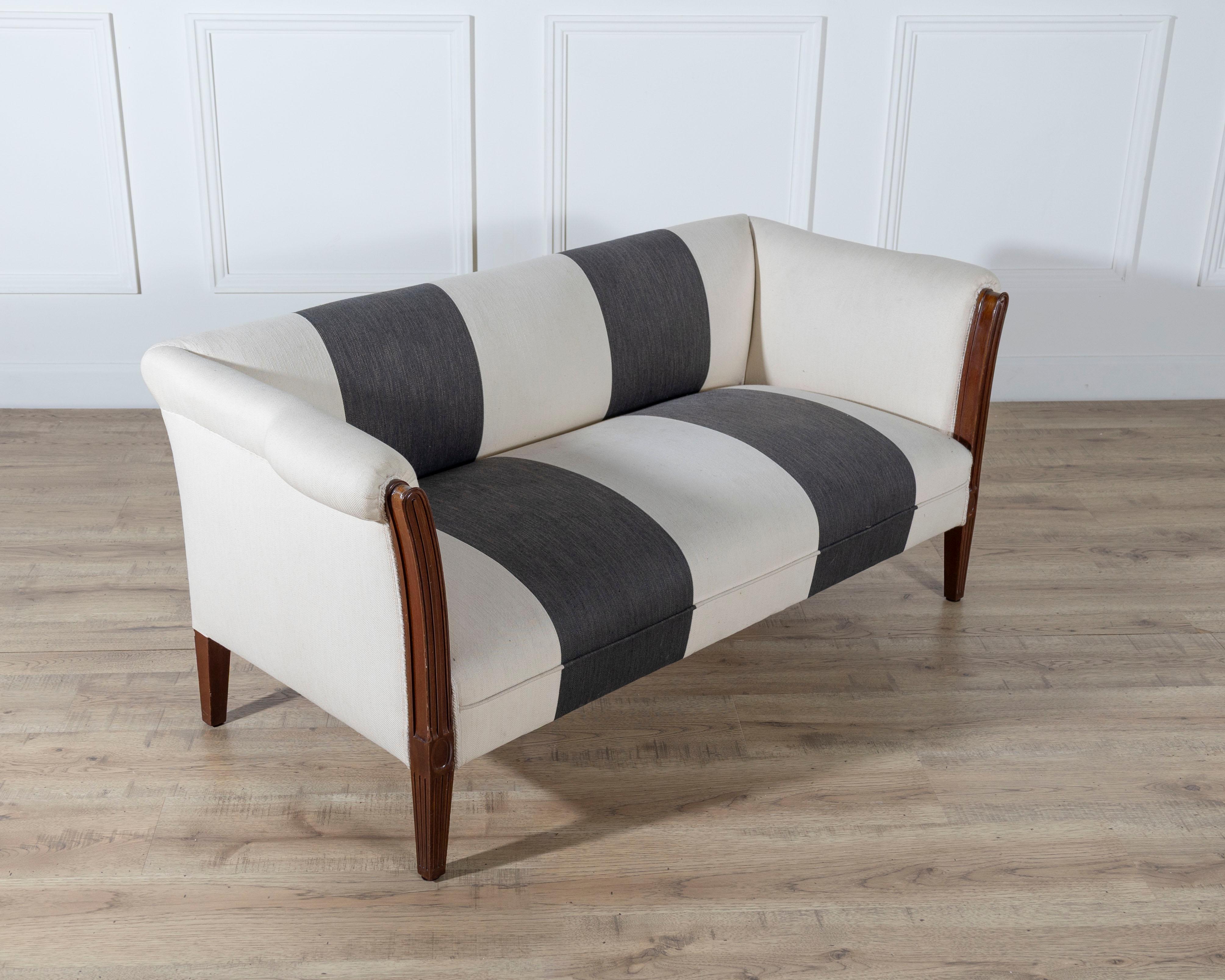 Canapé italien du début du 19e siècle en acajou avec montures en bronze Bon état - En vente à Atlanta, GA