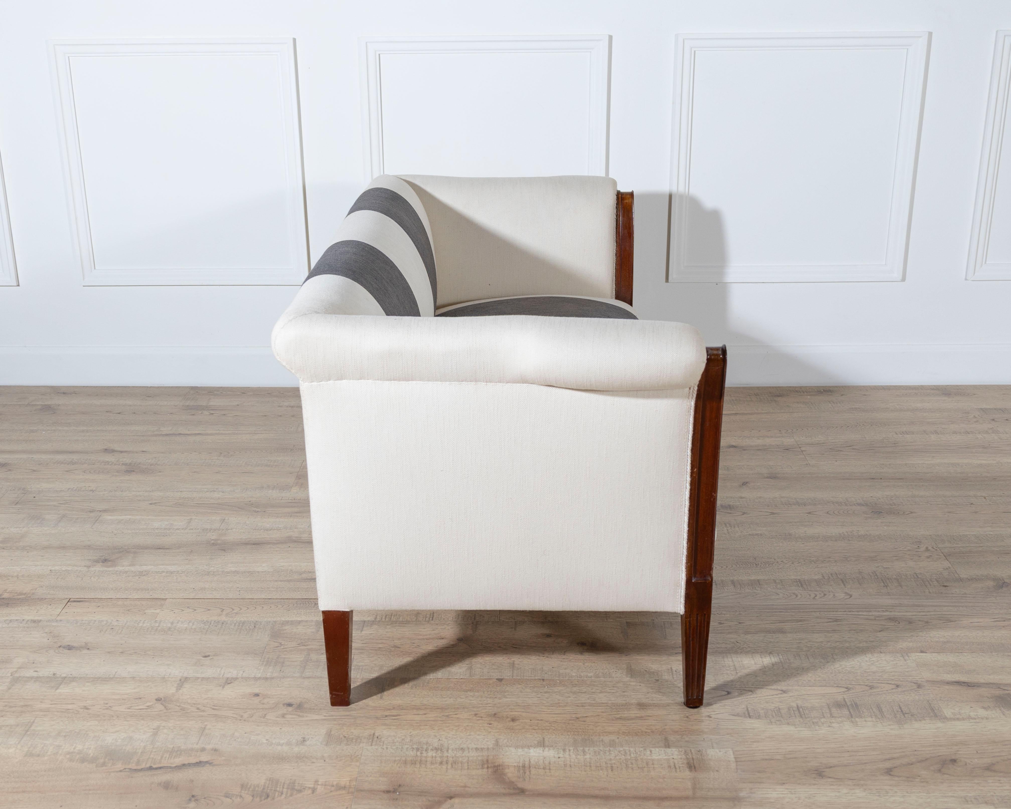 XIXe siècle Canapé italien du début du 19e siècle en acajou avec montures en bronze en vente