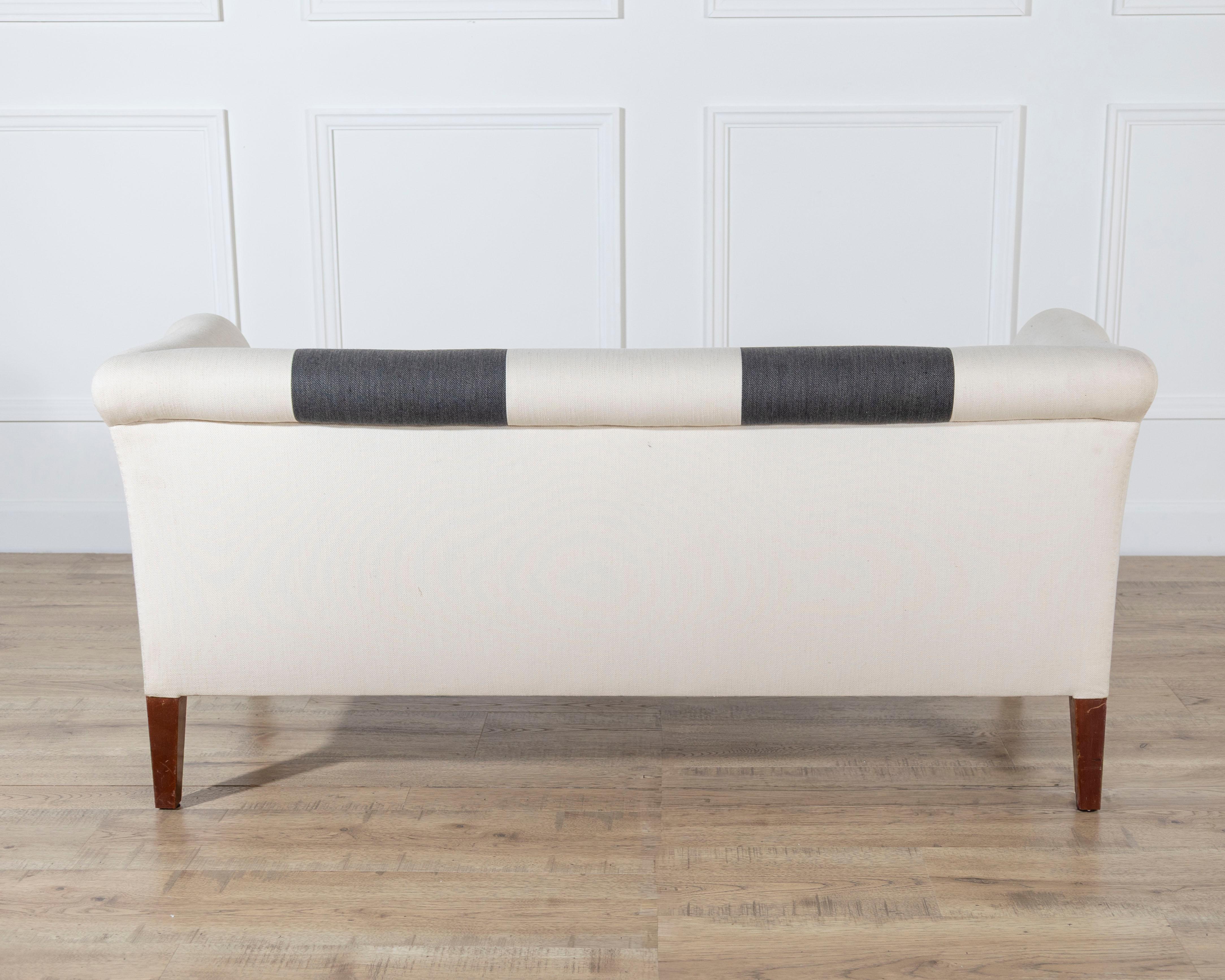 Lin Canapé italien du début du 19e siècle en acajou avec montures en bronze en vente