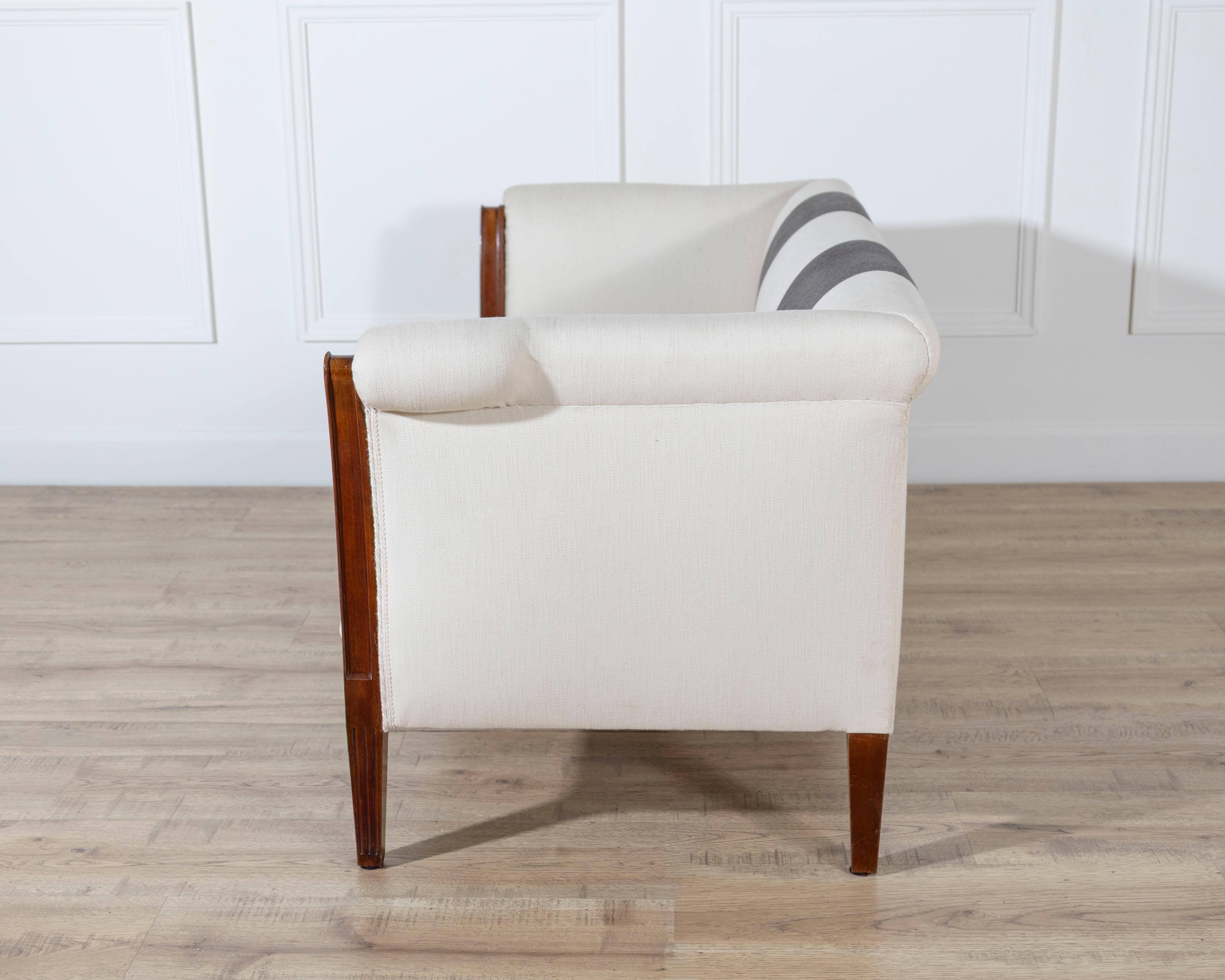 Canapé italien du début du 19e siècle en acajou avec montures en bronze en vente 1