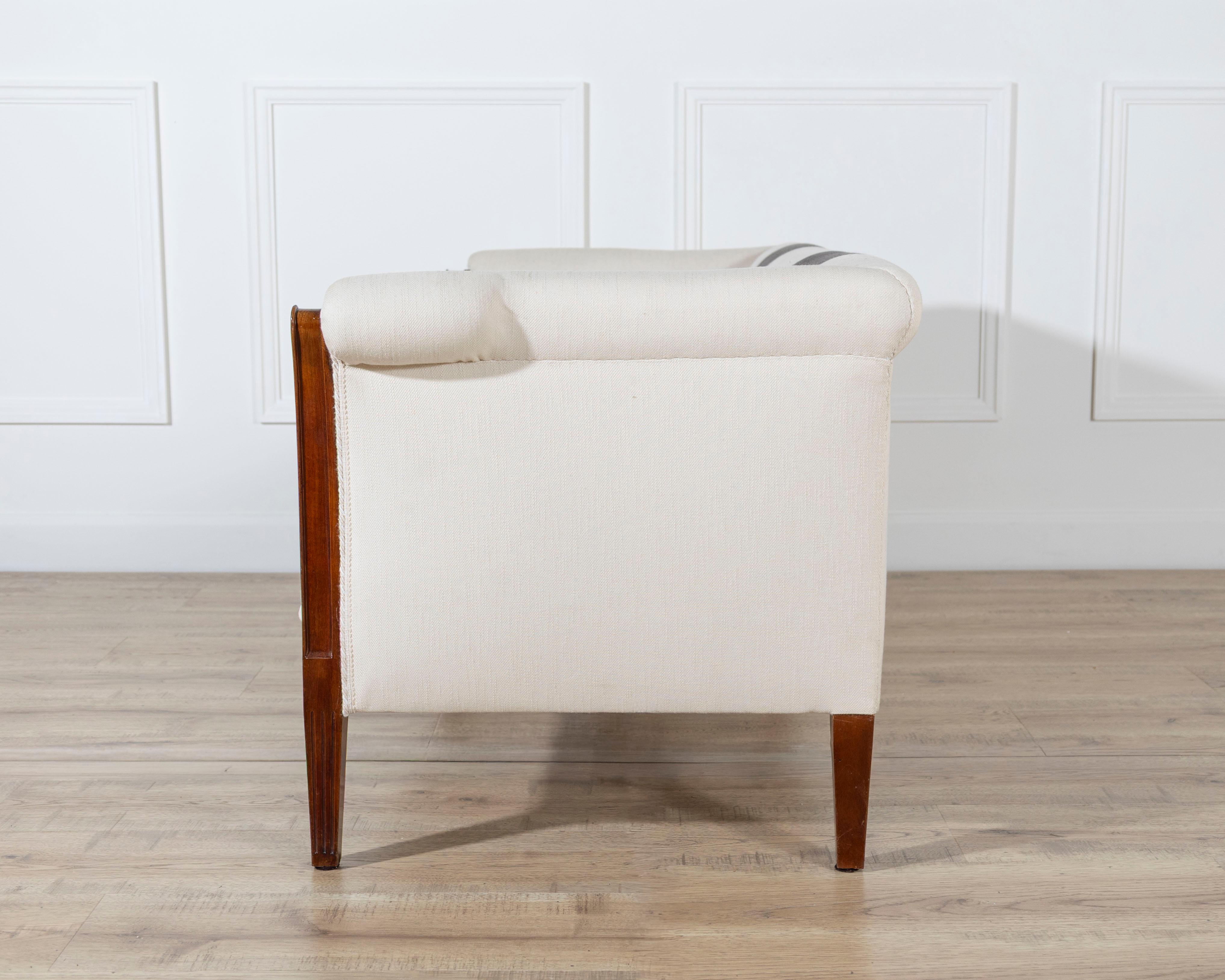 Canapé italien du début du 19e siècle en acajou avec montures en bronze en vente 2