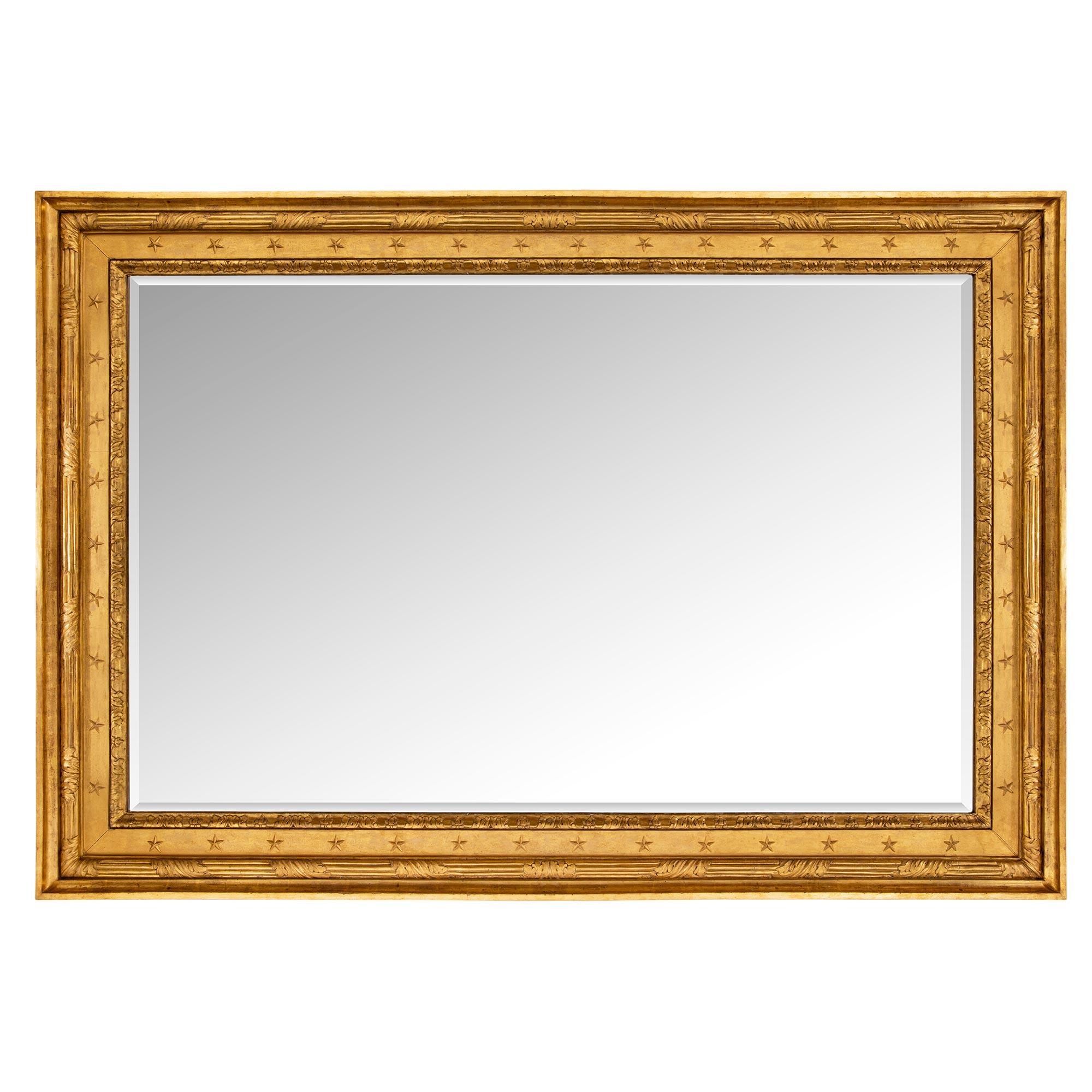 Miroir en bois doré Empire néo-classique italien du début du 19e siècle en vente