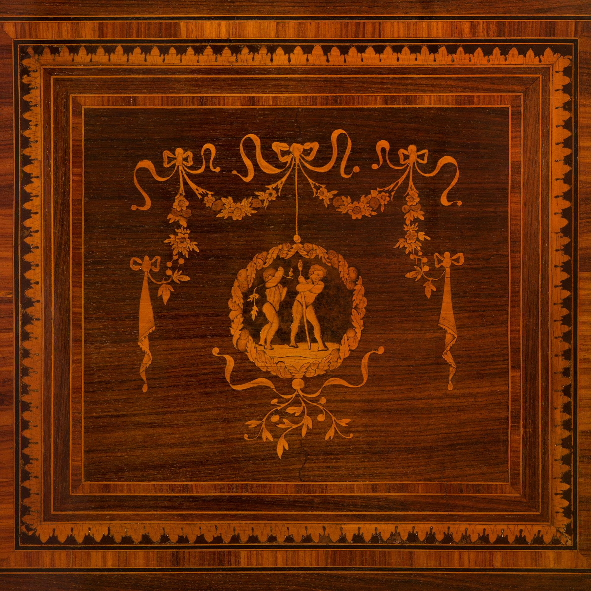Italienische neoklassizistische italienische Ormolu-Truhe aus Obstholz, frühes 19. Jahrhundert im Angebot 6