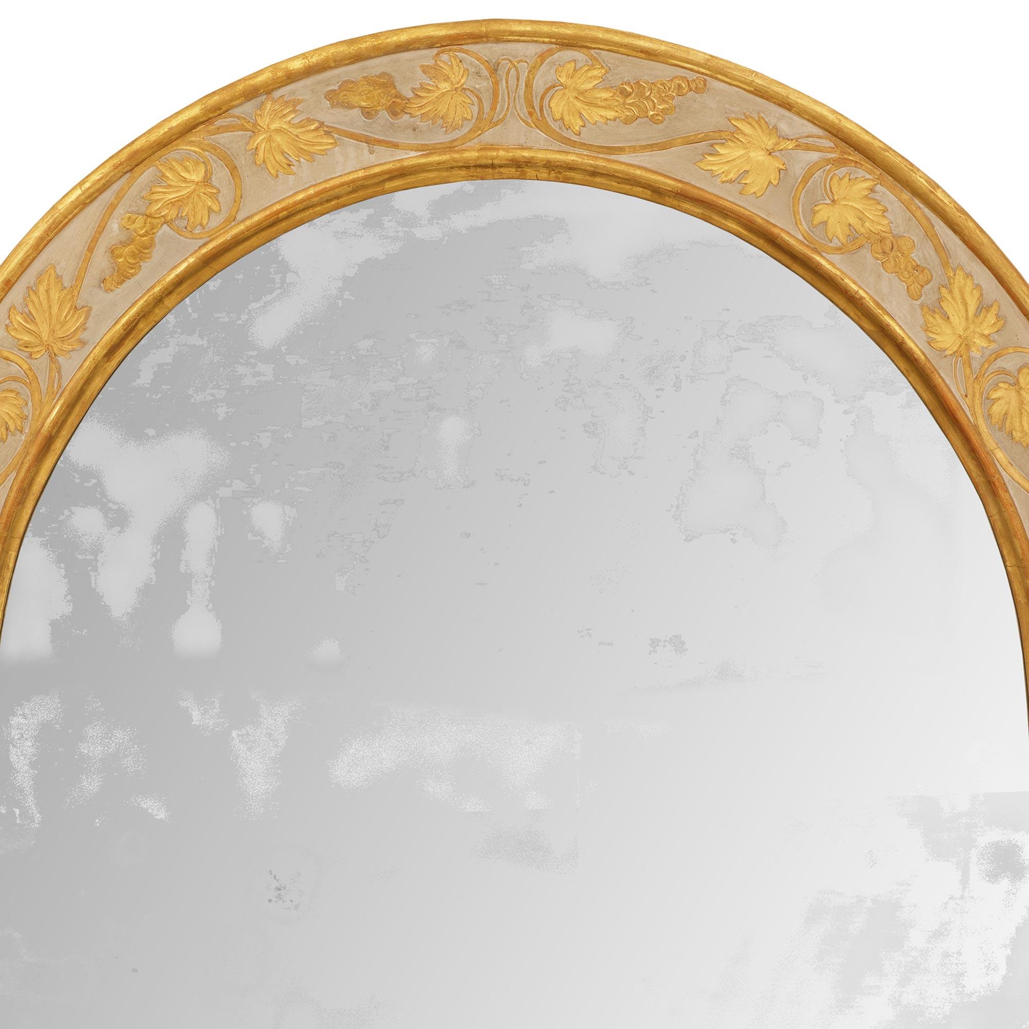 Italiano Specchio neoclassico italiano dell'inizio del XIX secolo in legno patinato e Wood Wood in vendita