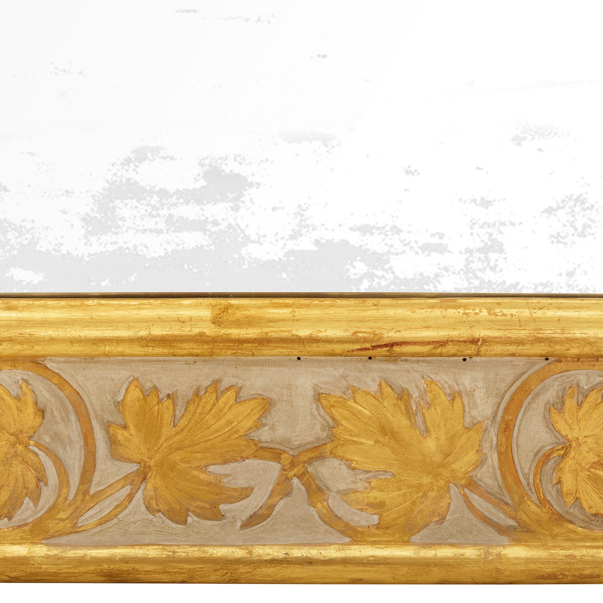 Specchio neoclassico italiano dell'inizio del XIX secolo in legno patinato e Wood Wood in vendita 2