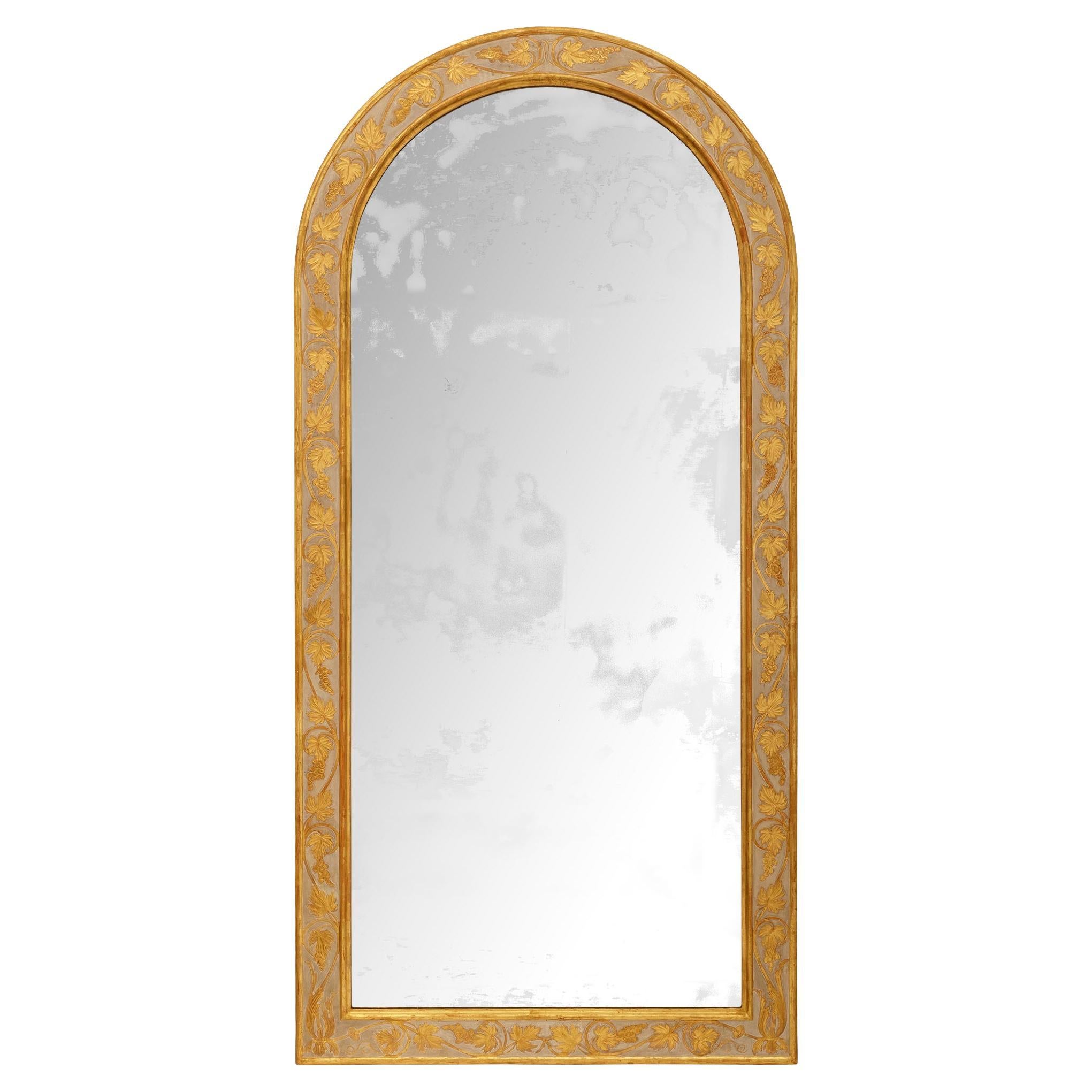 Specchio neoclassico italiano dell'inizio del XIX secolo in legno patinato e Wood Wood