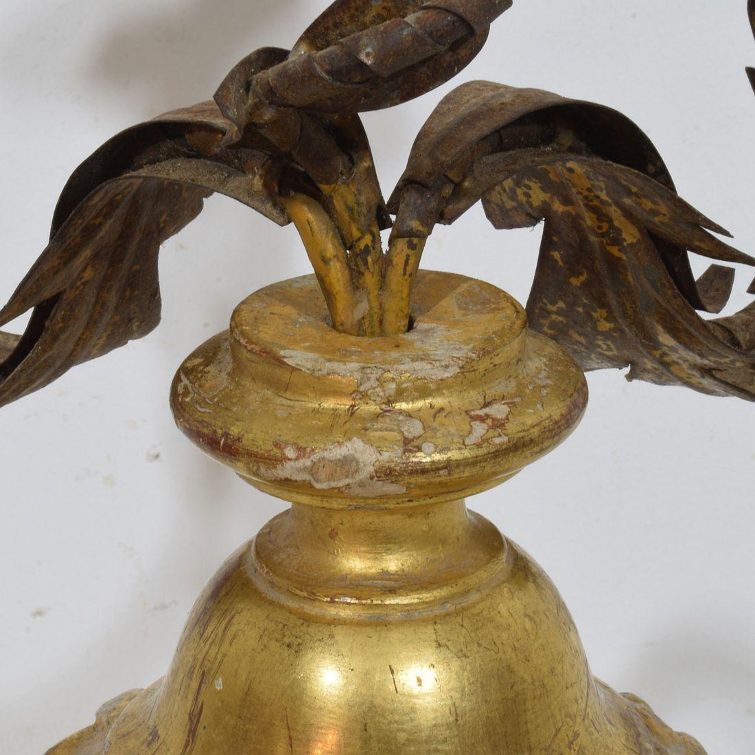 Portacandele italiano in legno dorato neoclassico dell'inizio del XIX secolo in vendita 7