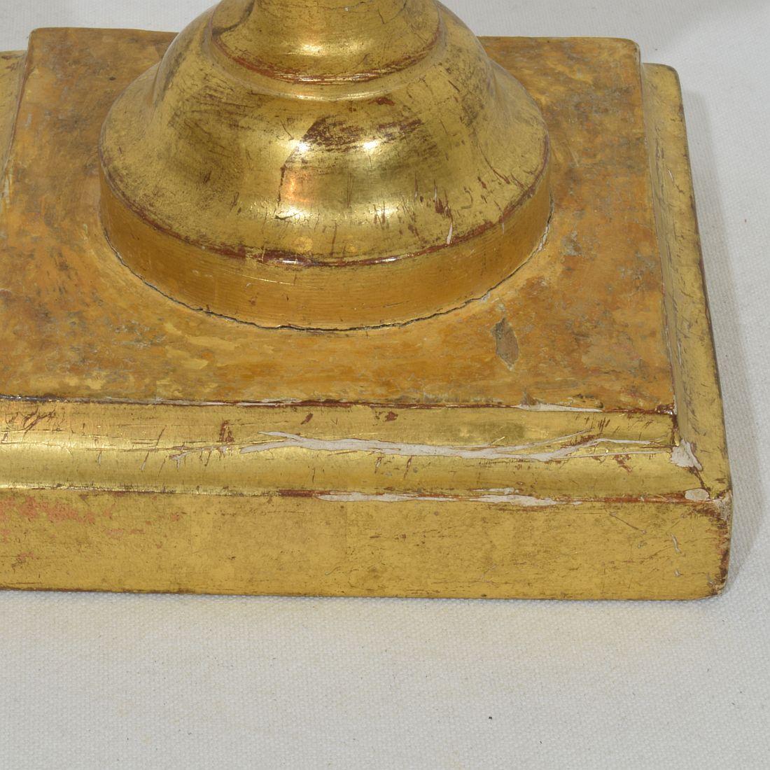 Candelabro italiano neoclásico de madera dorada de principios del siglo XIX en venta 9