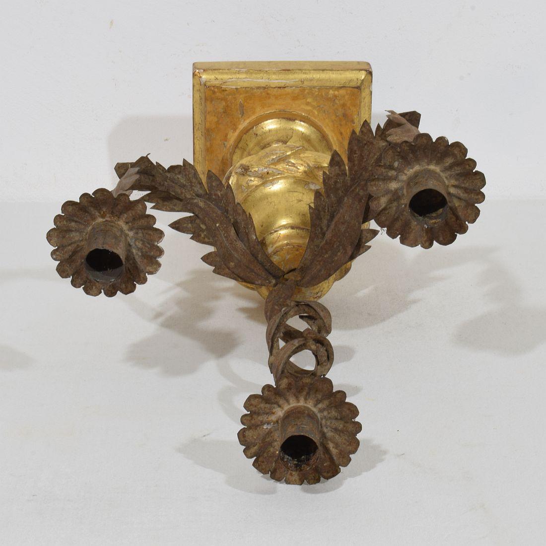 Portacandele italiano in legno dorato neoclassico dell'inizio del XIX secolo in vendita 11