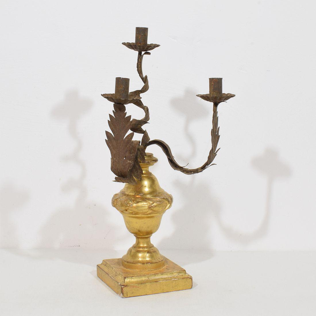 Candelabro italiano neoclásico de madera dorada de principios del siglo XIX Italiano en venta