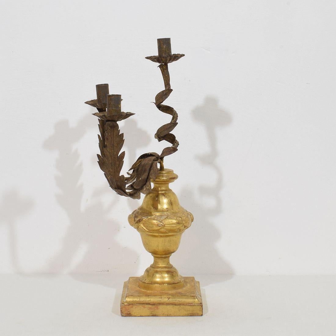 Candelabro italiano neoclásico de madera dorada de principios del siglo XIX en venta 1