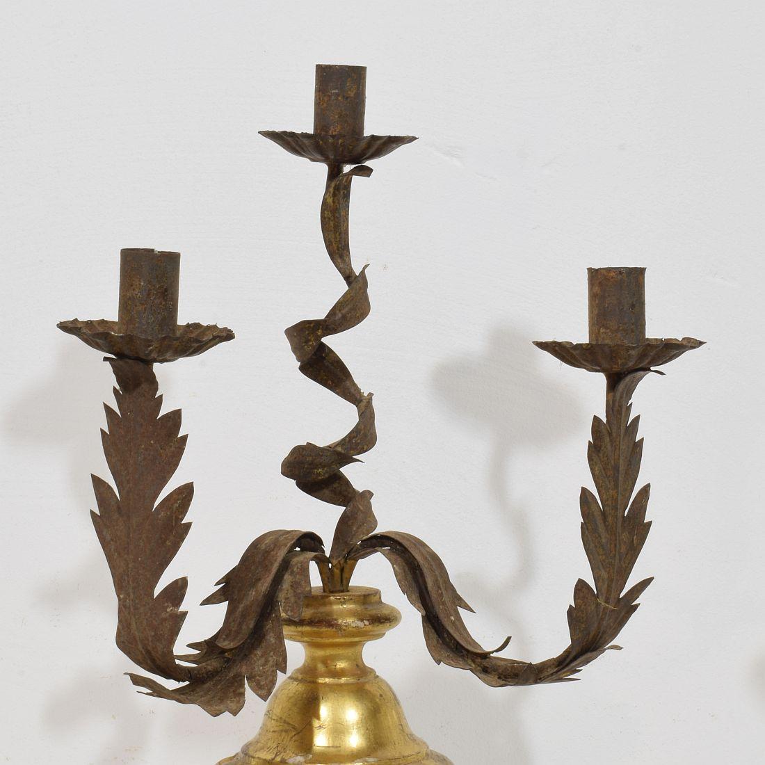 Candelabro italiano neoclásico de madera dorada de principios del siglo XIX en venta 2