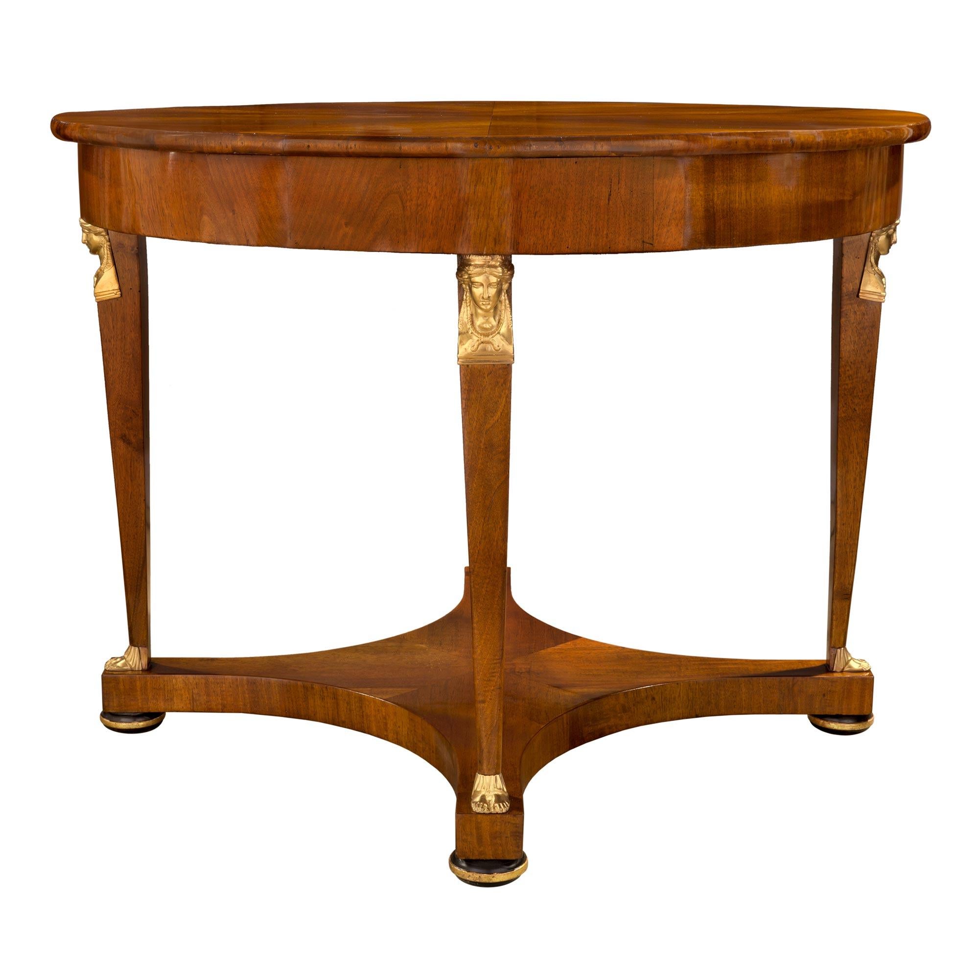 Ebonized Italian Early 19th Century Neoclassical St. Walnut Circular Center Table For Sale
