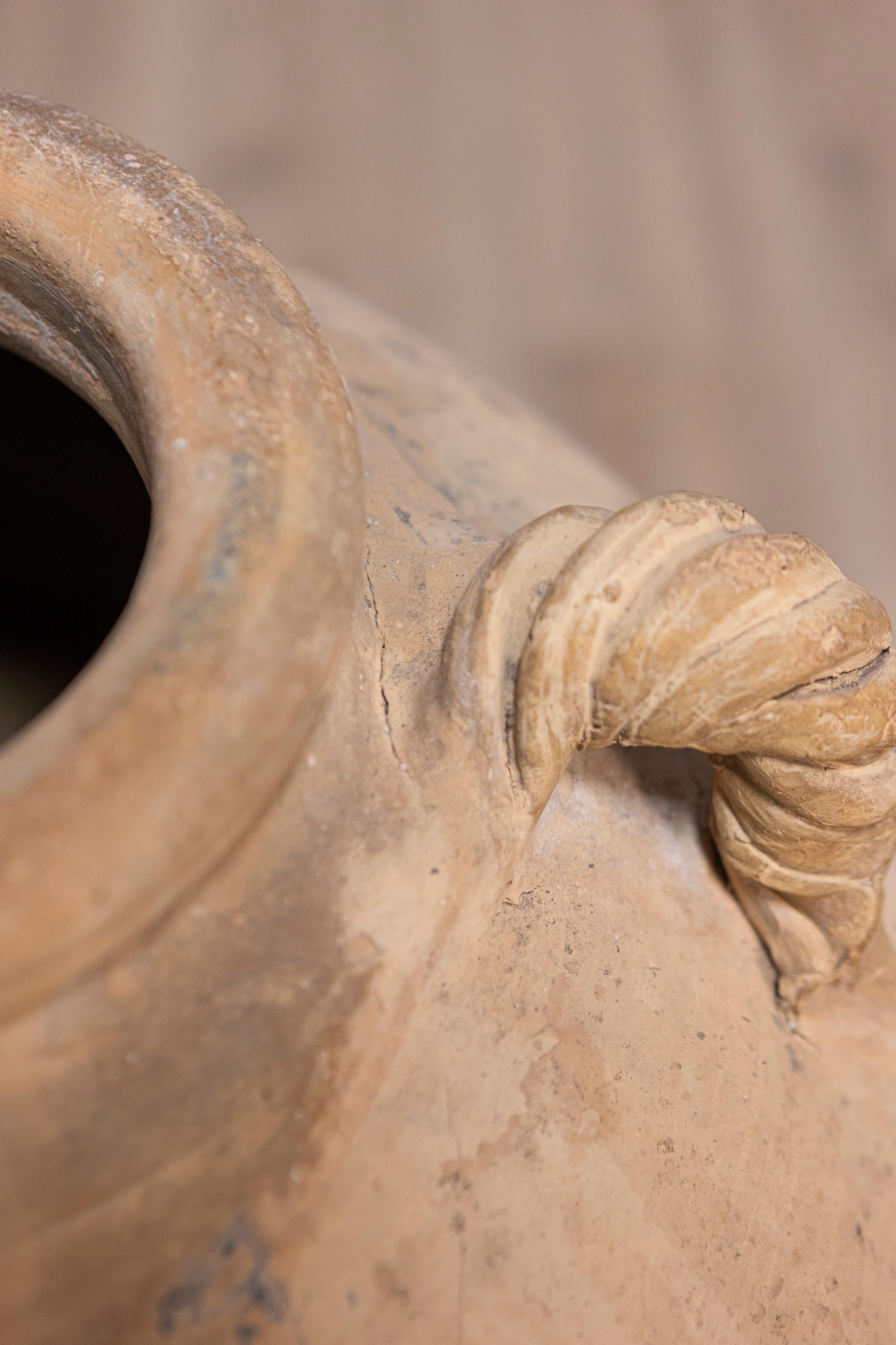 Aceitera italiana de terracota de principios del siglo XIX procedente de Nápoles, asas retorcidas en Bueno estado para la venta en Atlanta, GA