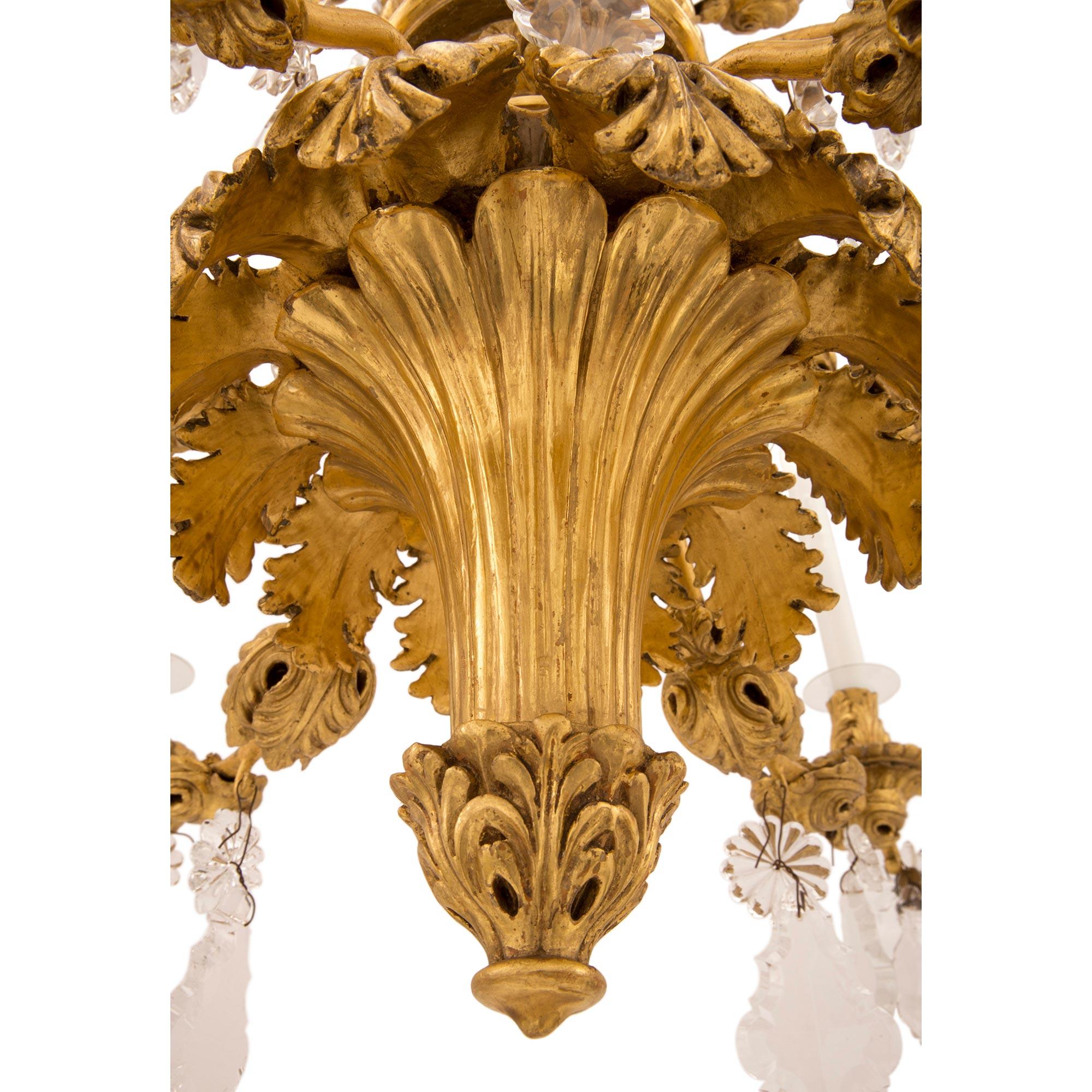 Italian Early 19th Century Tuscan Giltwood, Gilt Metal and Crystal Chandelier For Sale 4