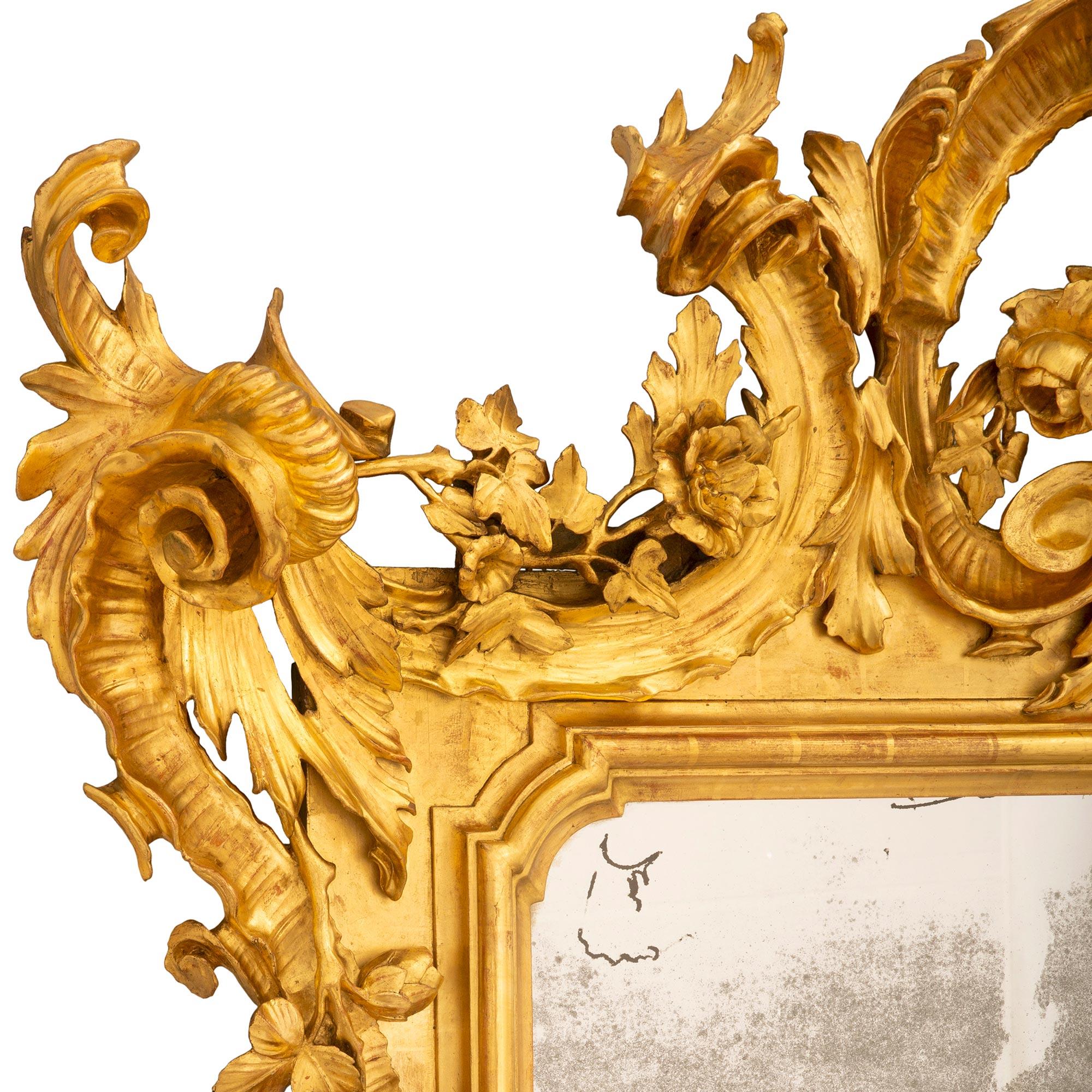 Italian Early 19th Century Venetian St. Giltwood Mirror In Good Condition For Sale In West Palm Beach, FL