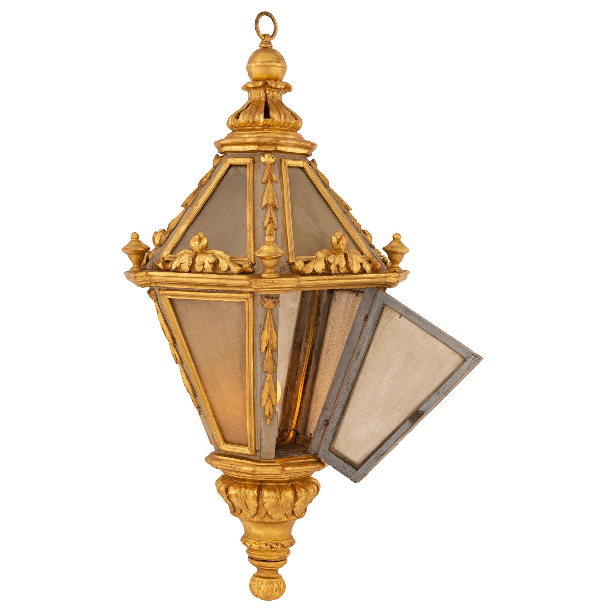 Italian Early 19th Century Venetian St. Patinated and Giltwood Lantern In Good Condition For Sale In West Palm Beach, FL
