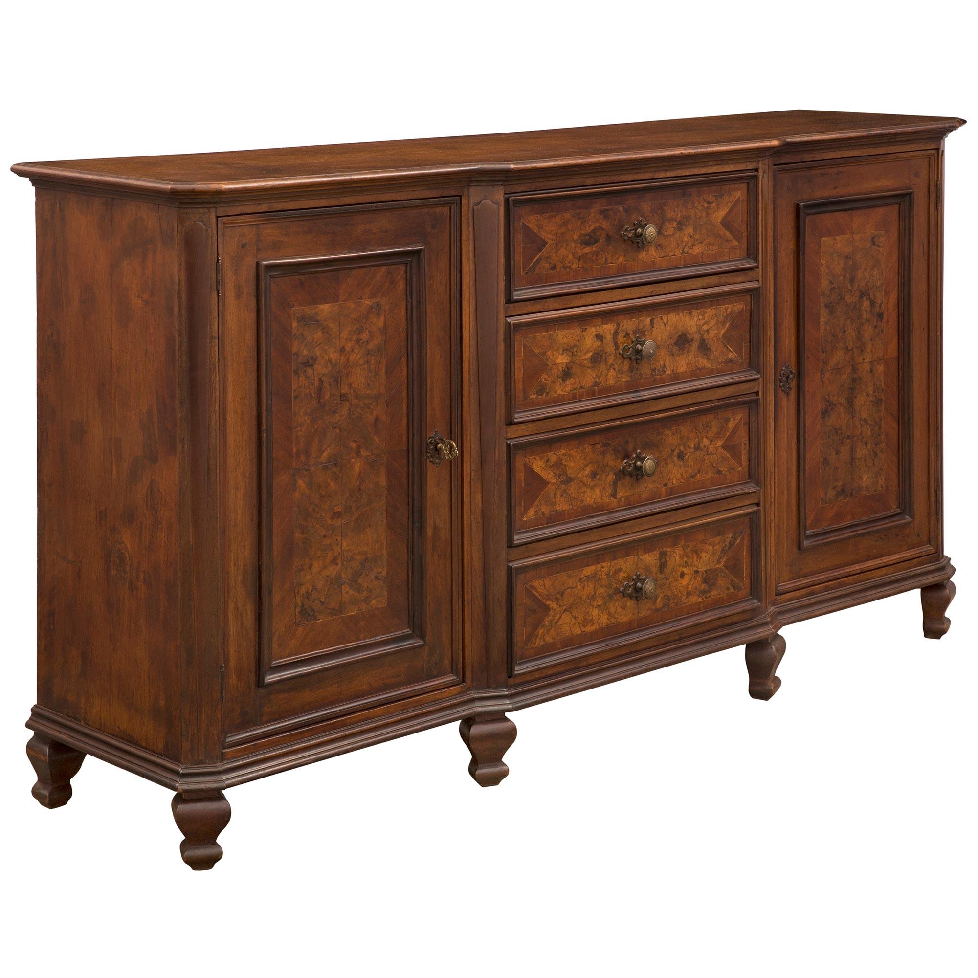 Italian Early 19th Century Walnut And Burl Walnut Buffet In Good Condition For Sale In West Palm Beach, FL